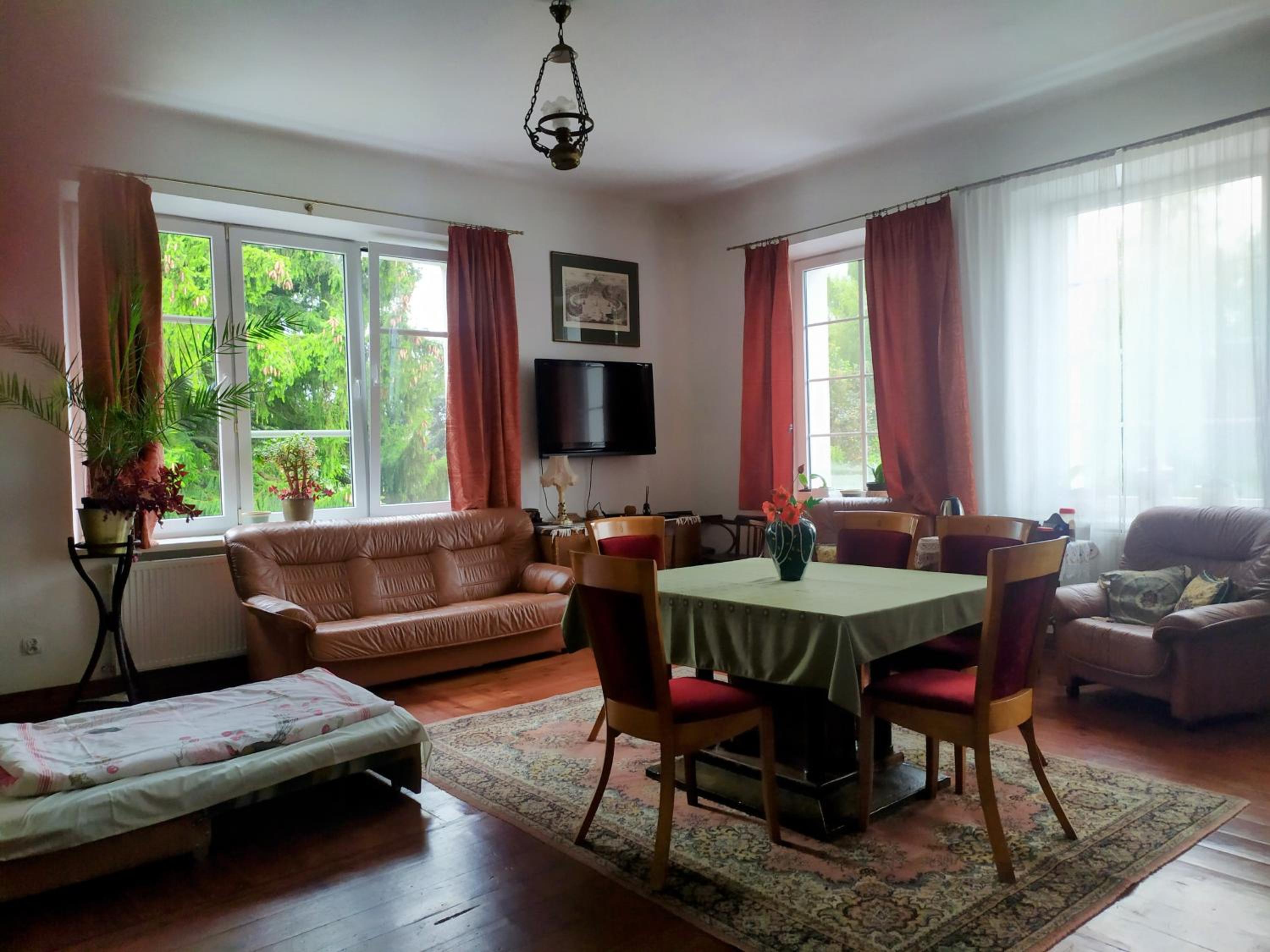 Superior Family Room photo 2