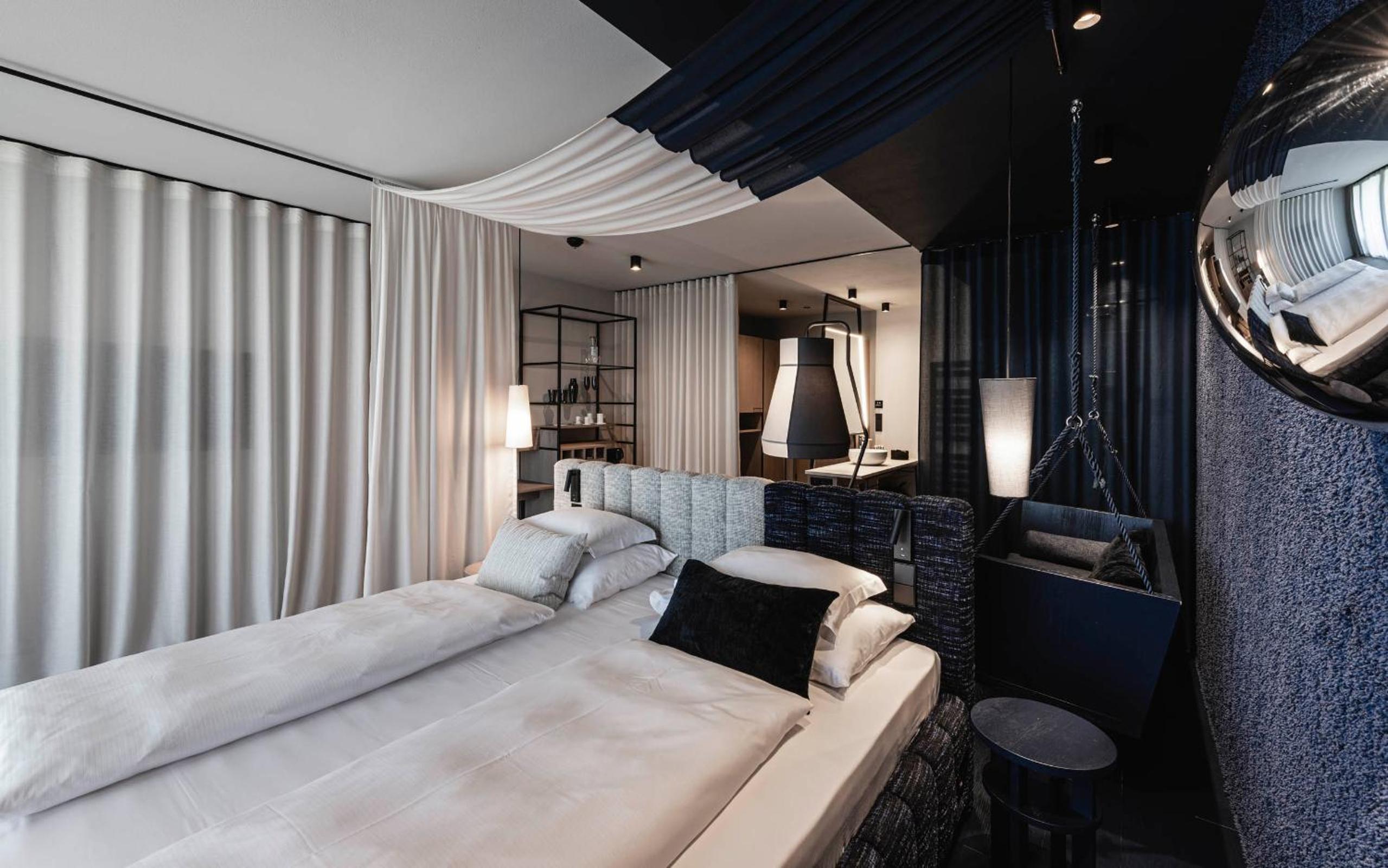 Double Room with Balcony - Photo 4