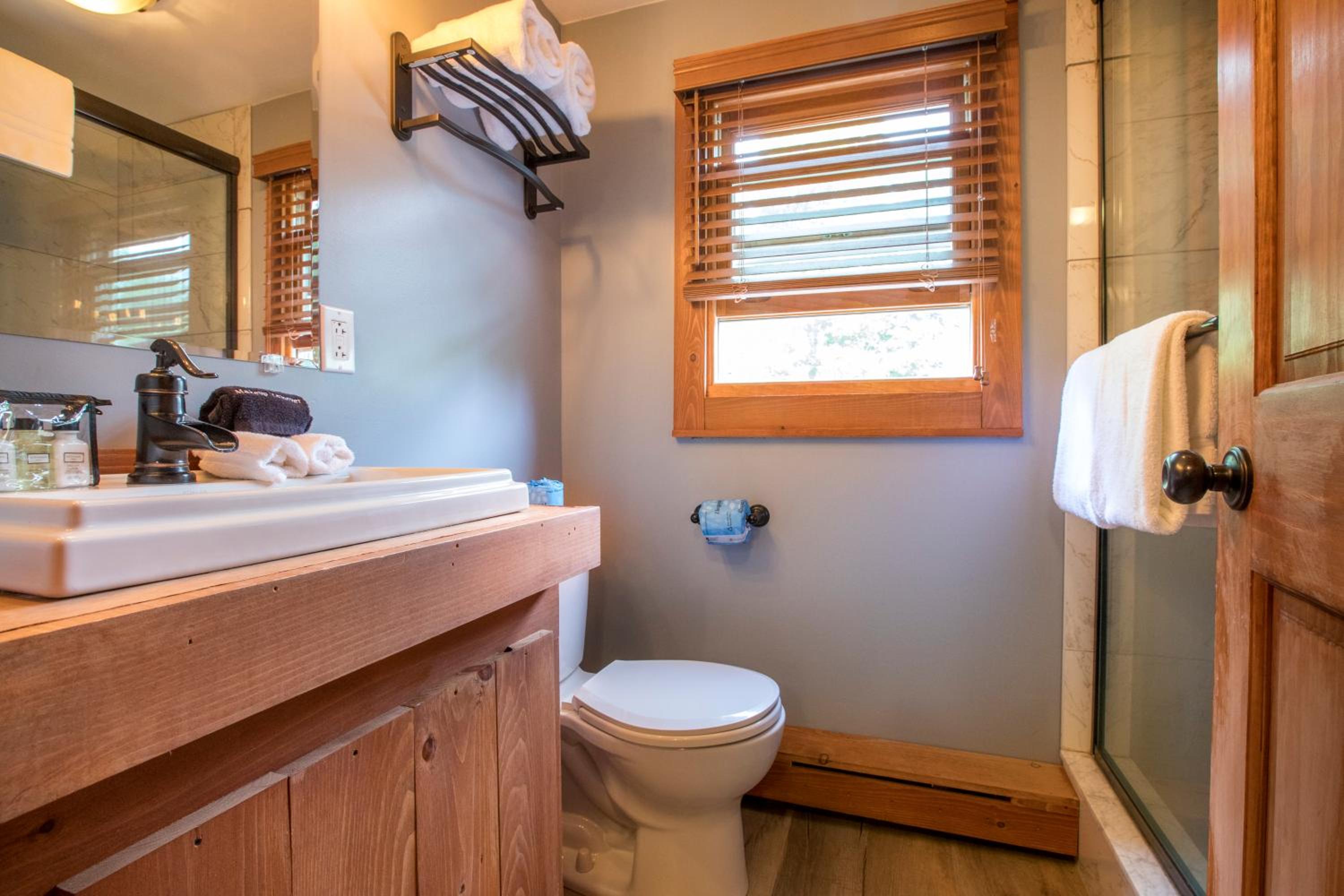 Log House Standard Room - Queen photo 2