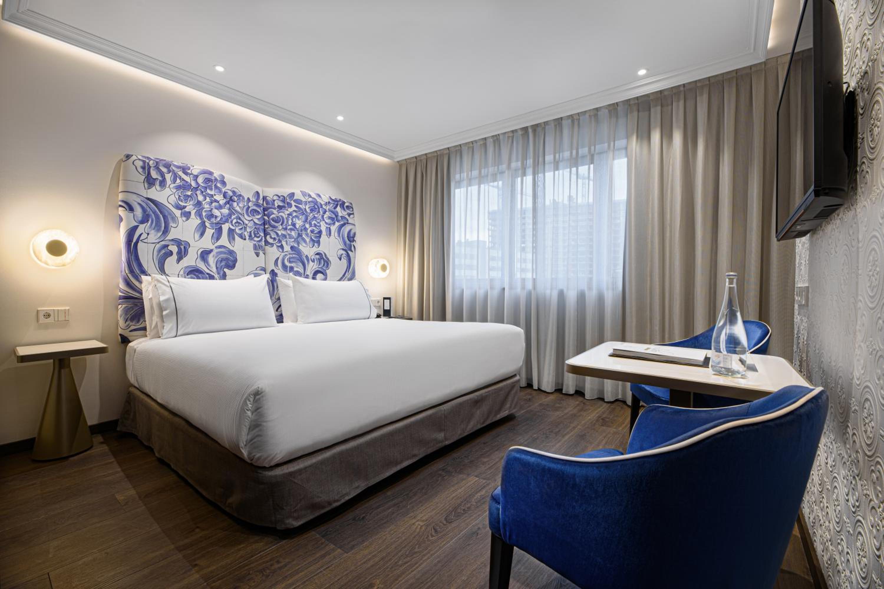 Deluxe Double or Twin Room - Photo 11