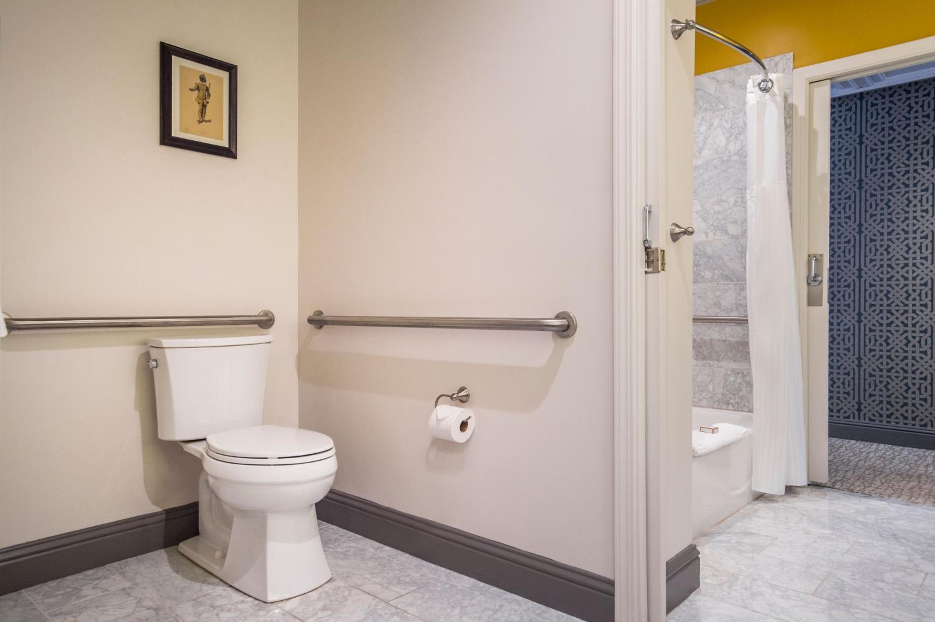 Executive Suite - Photo 2