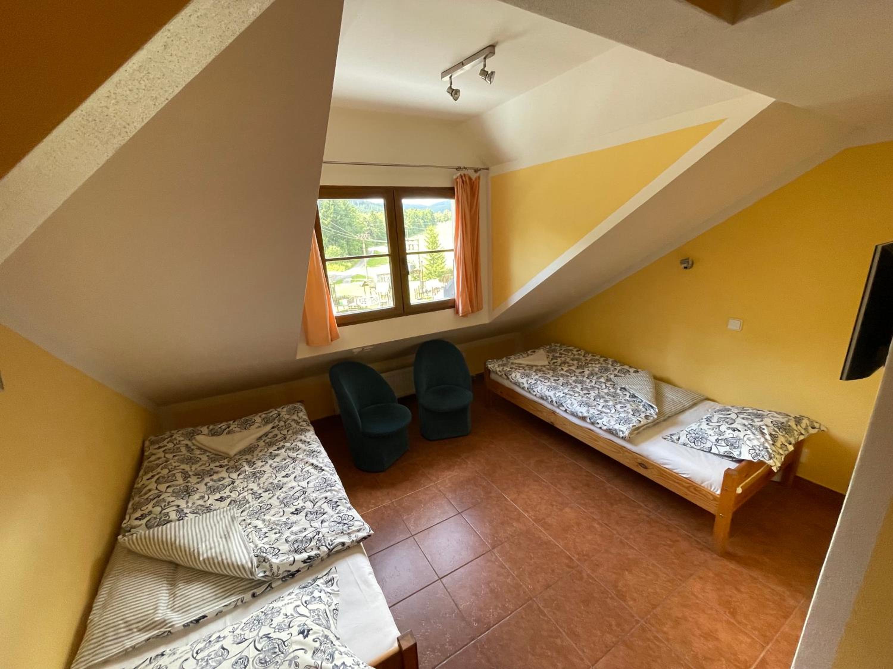 Twin Room - Photo 13