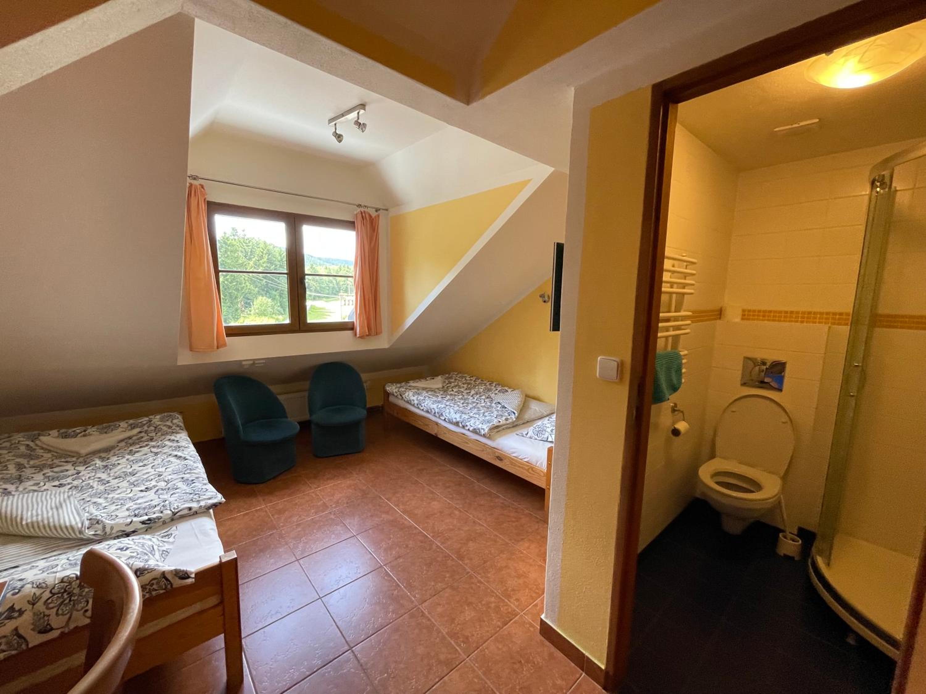 Twin Room - Photo 10