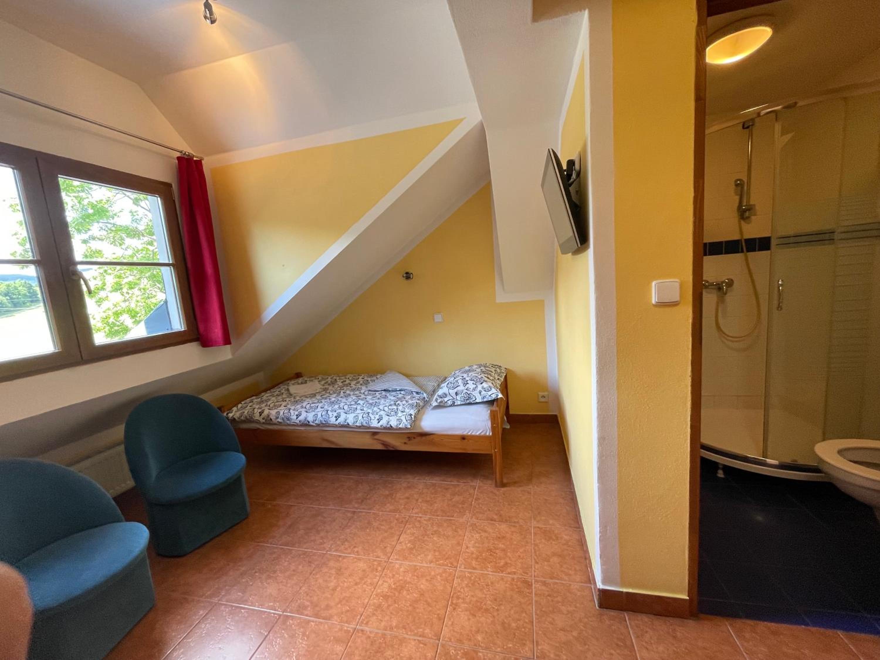 Twin Room - Photo 2