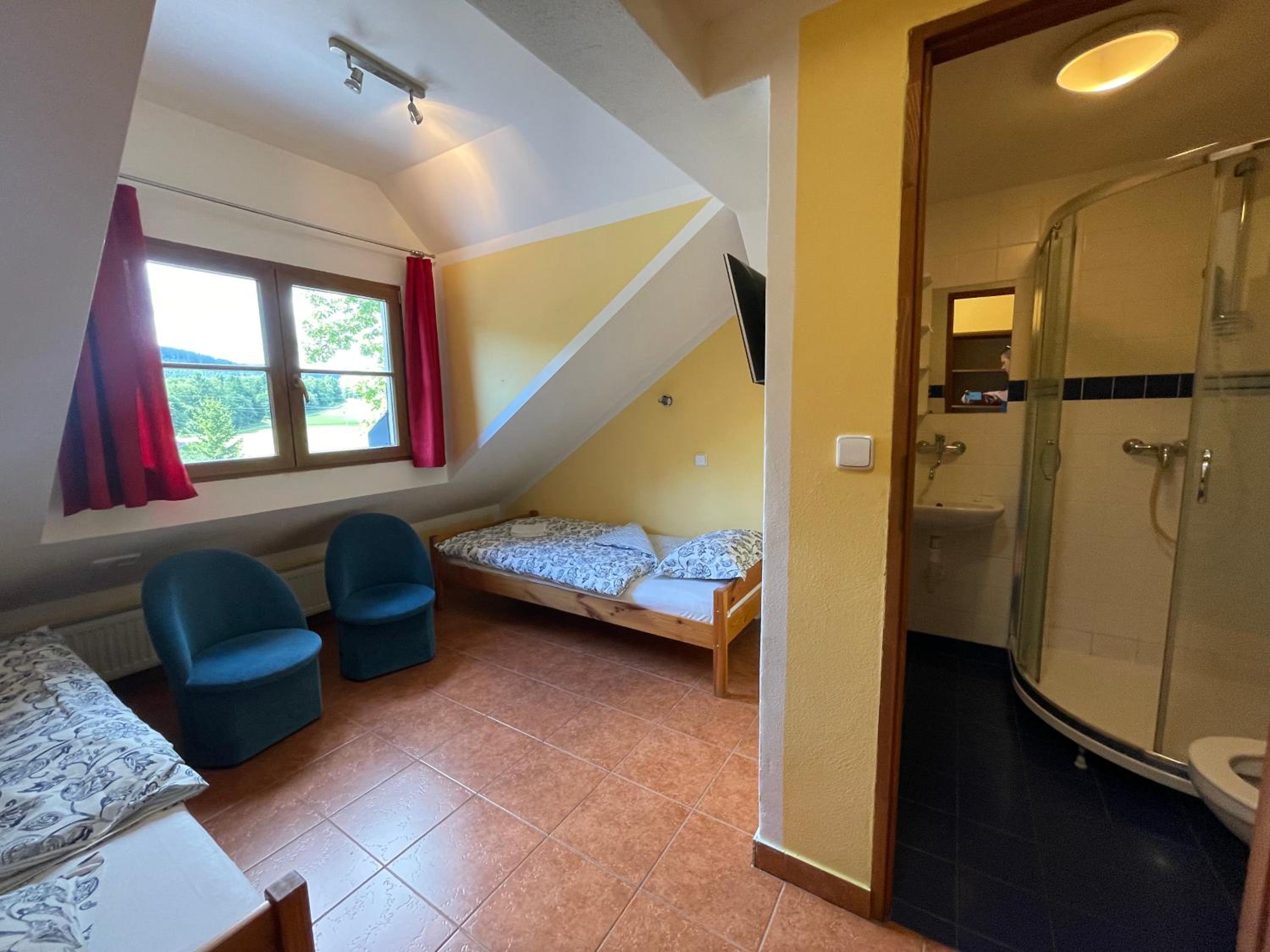 Twin Room - Photo 4