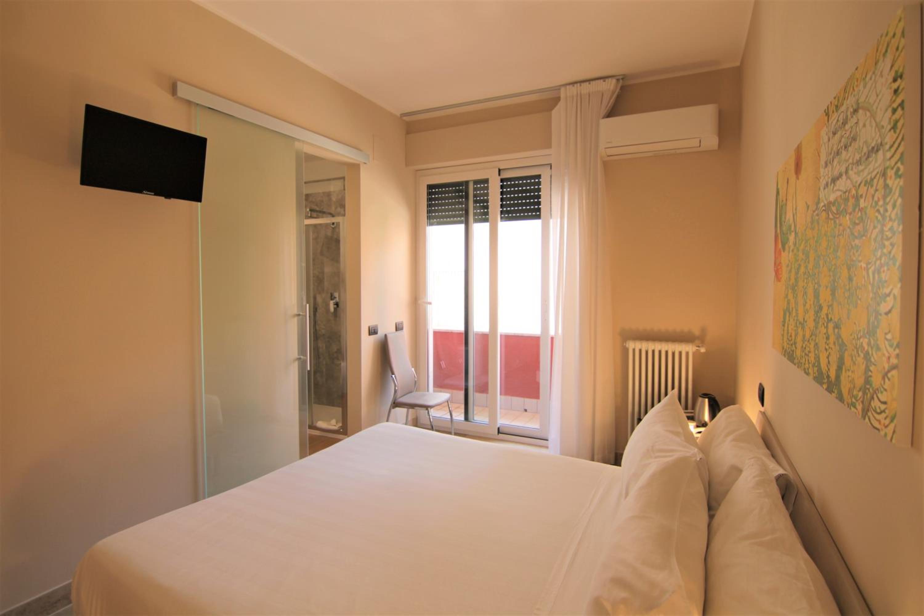 Double Room - Photo 3