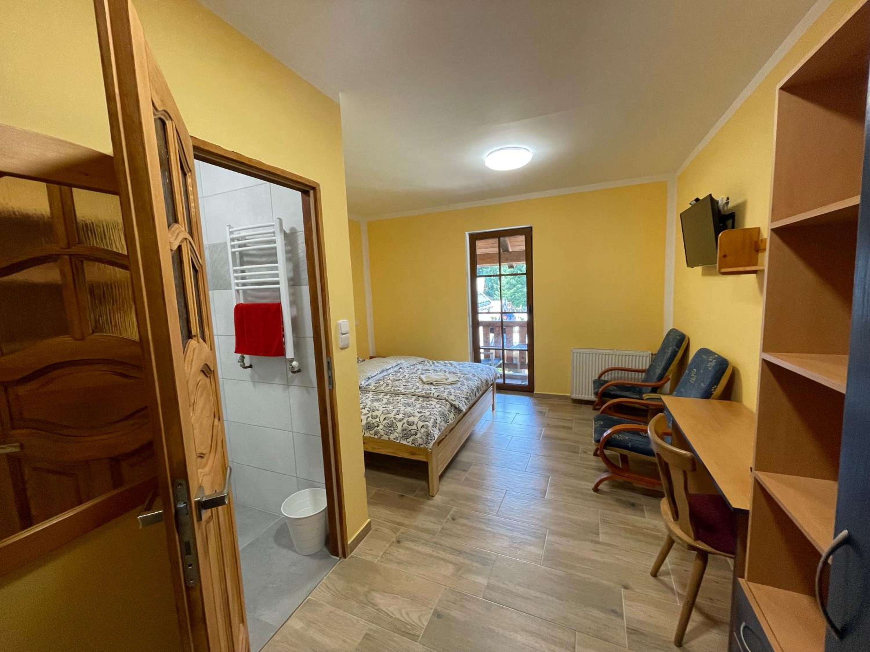 Twin Room - Photo 9