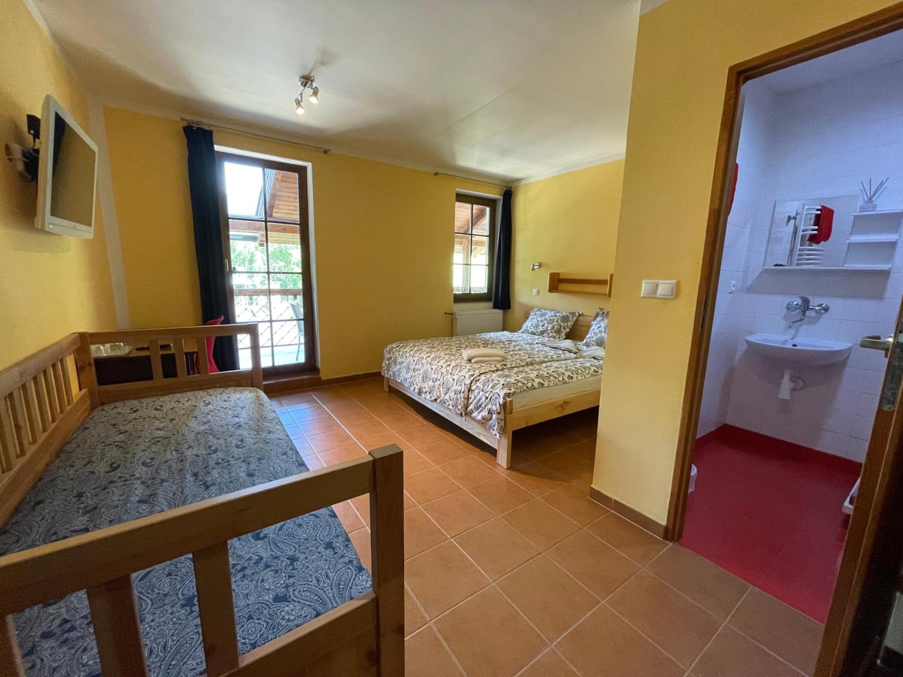Triple Room - Photo 9