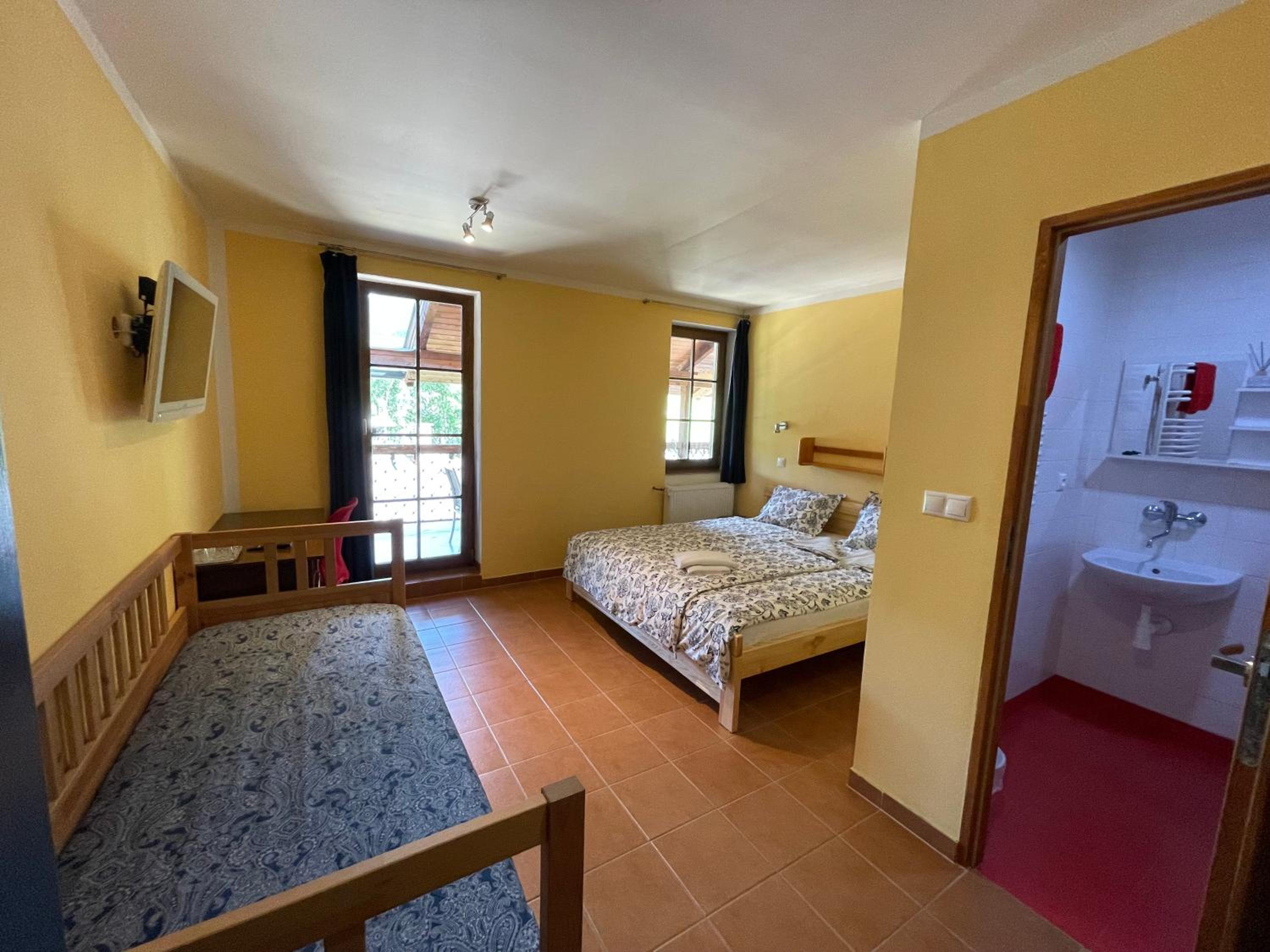 Triple Room - Photo 10