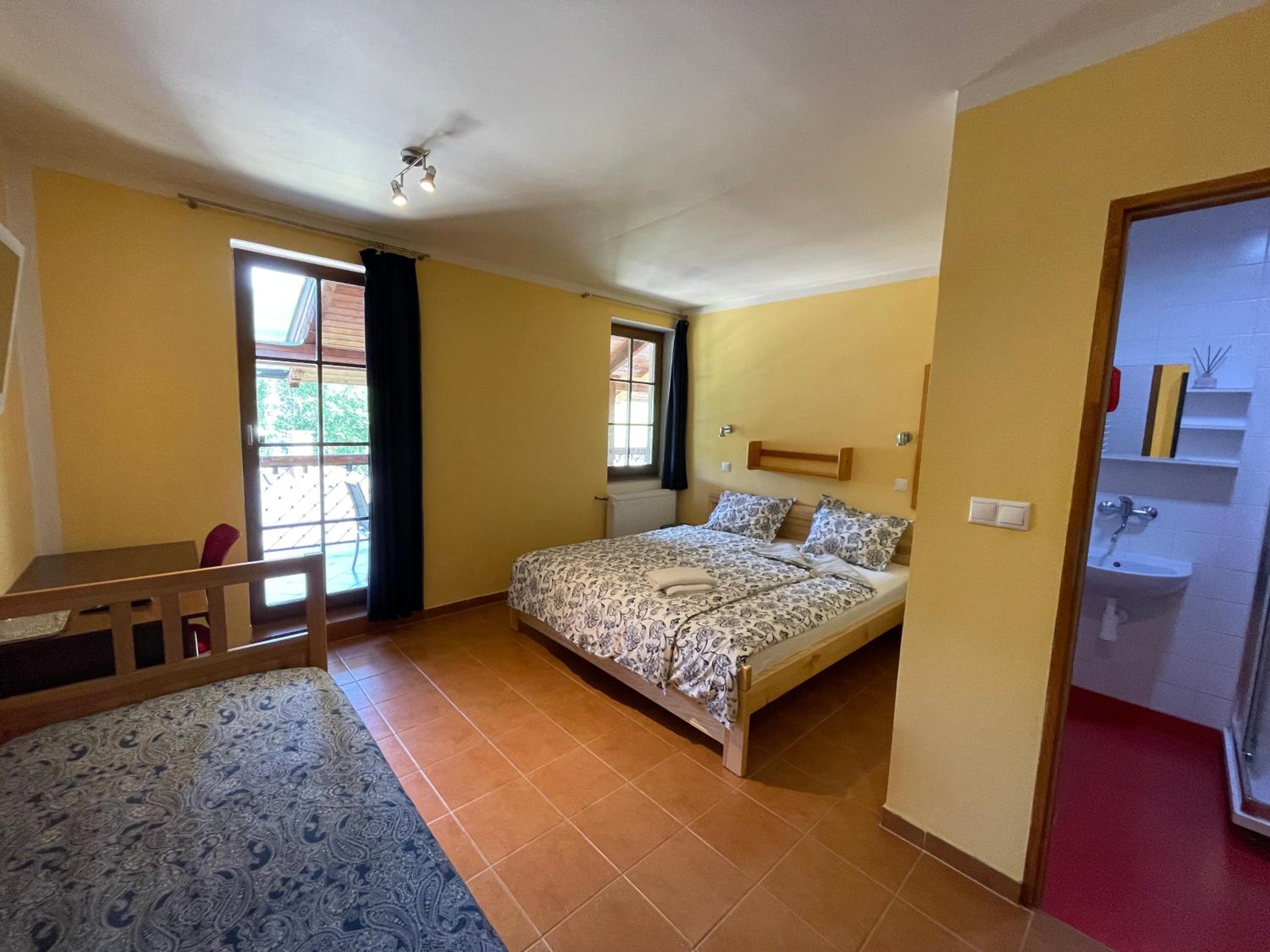 Triple Room - Photo 12