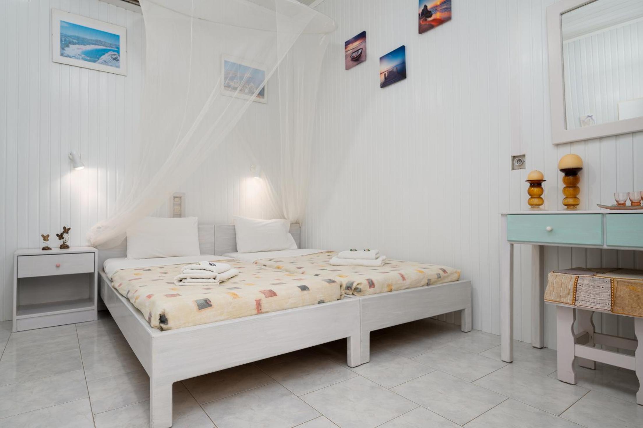 Double Room - Photo 6