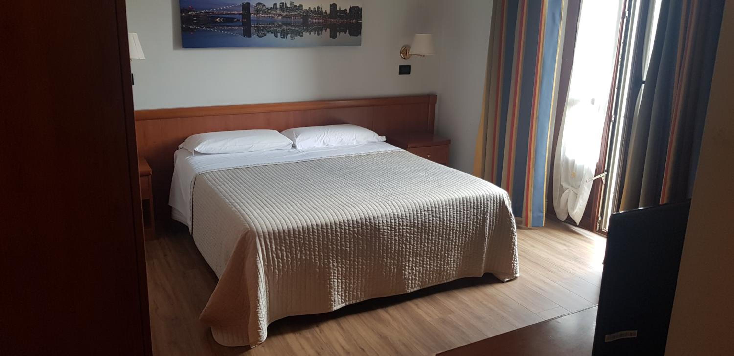 Double Room (1 Adult) - Photo 7