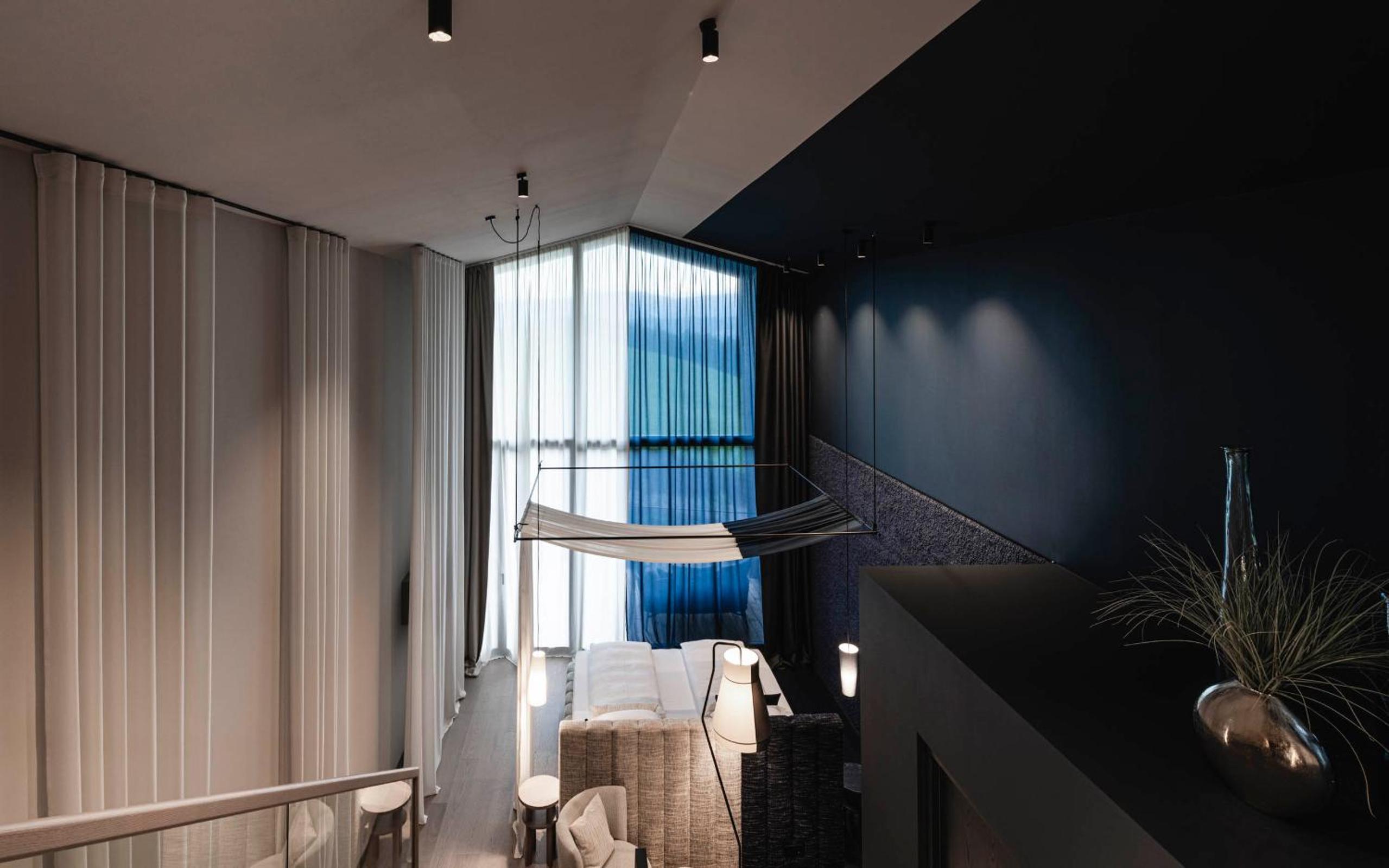 King Suite with Balcony - Photo 2