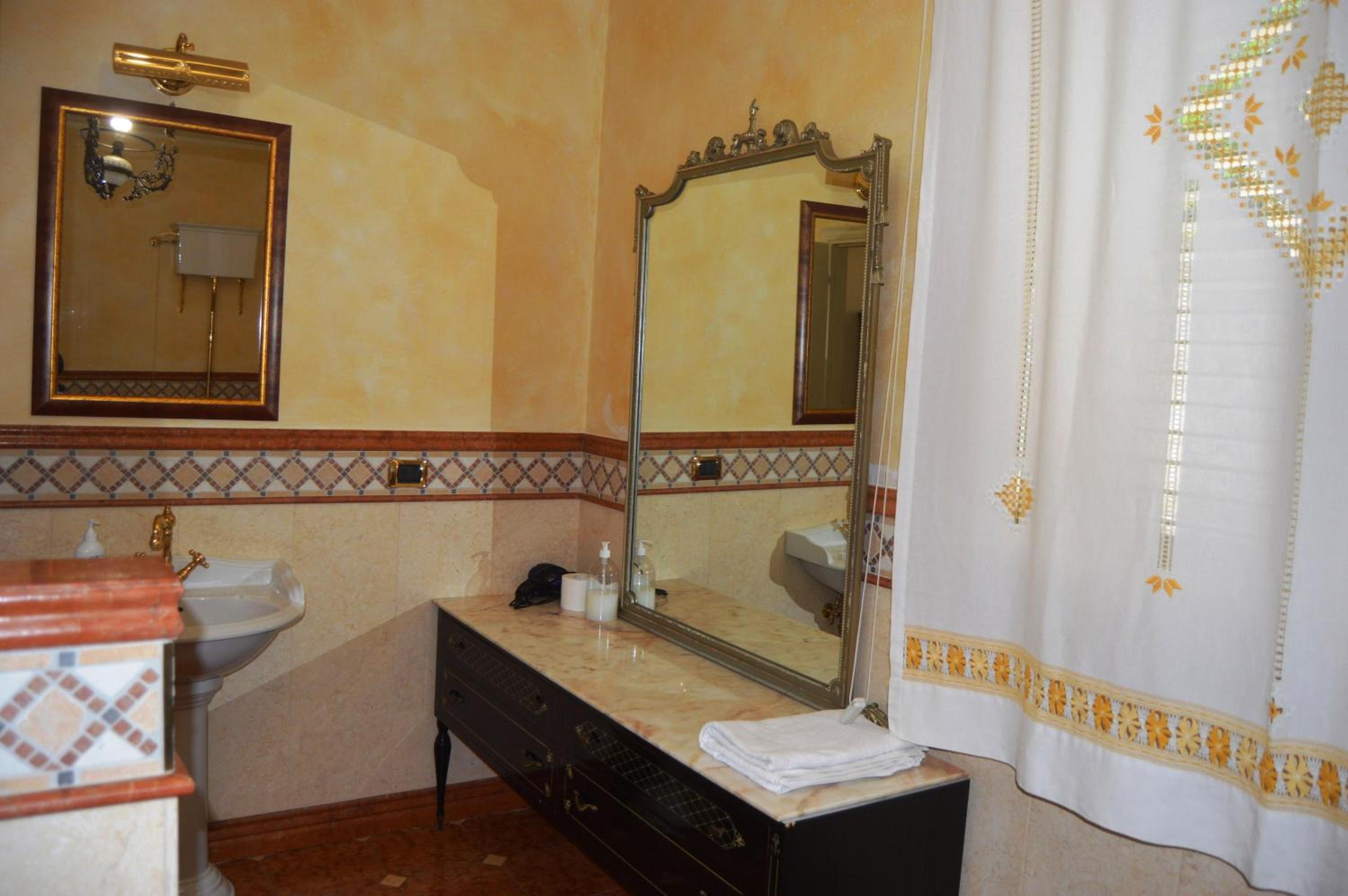Family Room with Terrace with Internal Bathroom - Photo 1