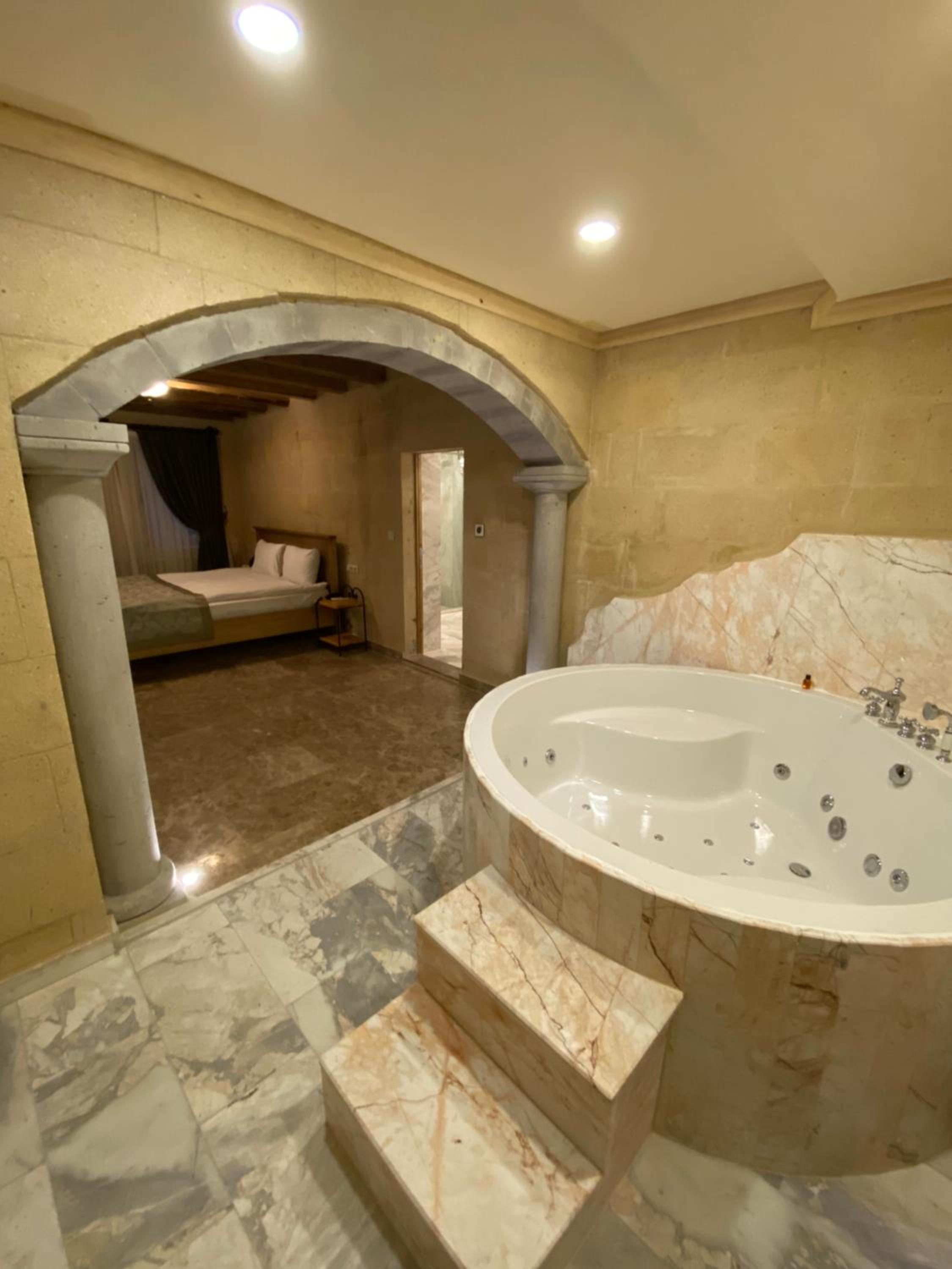 Stone King Suite with Spa Bath - Photo 11