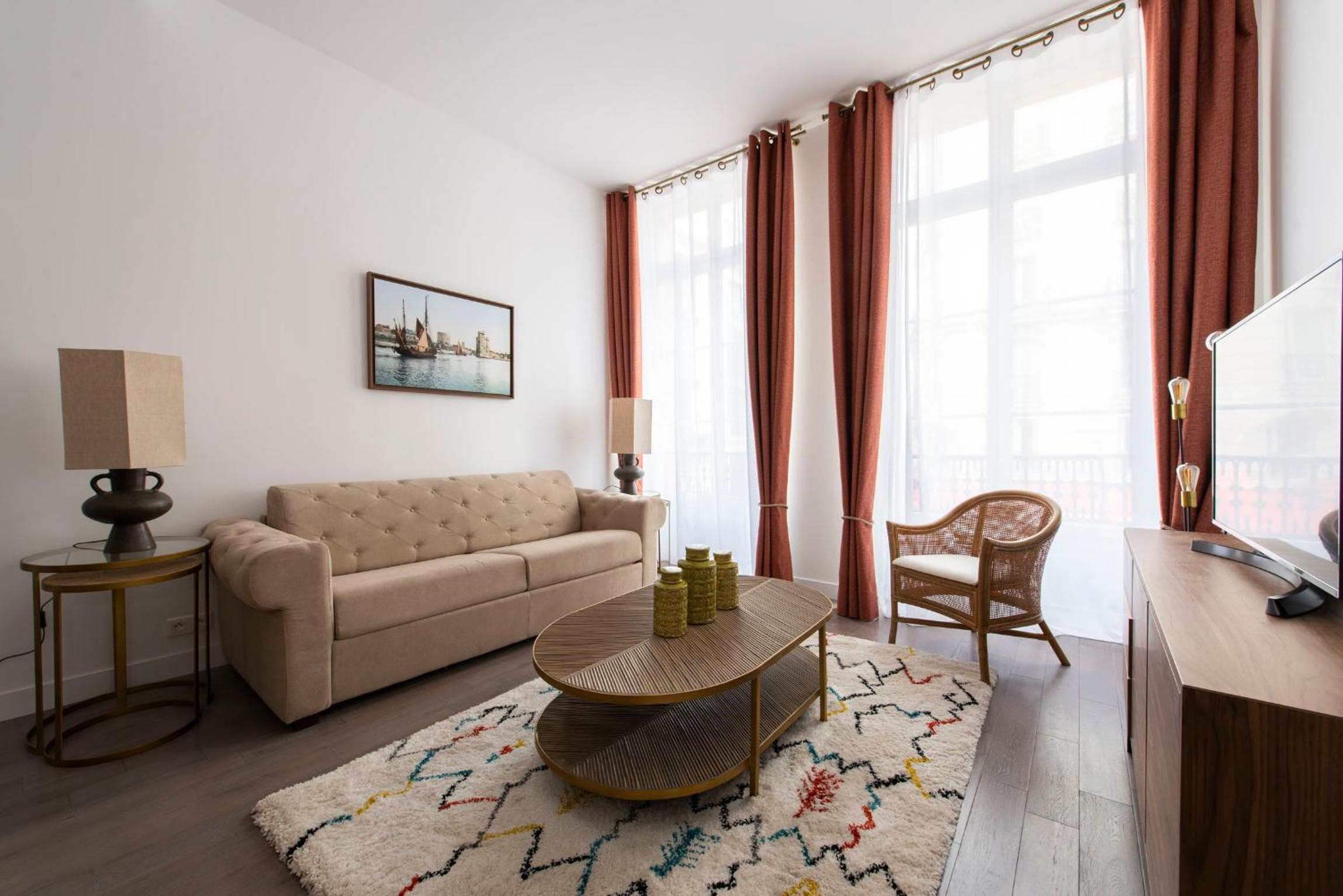One-Bedroom Apartment photo 2