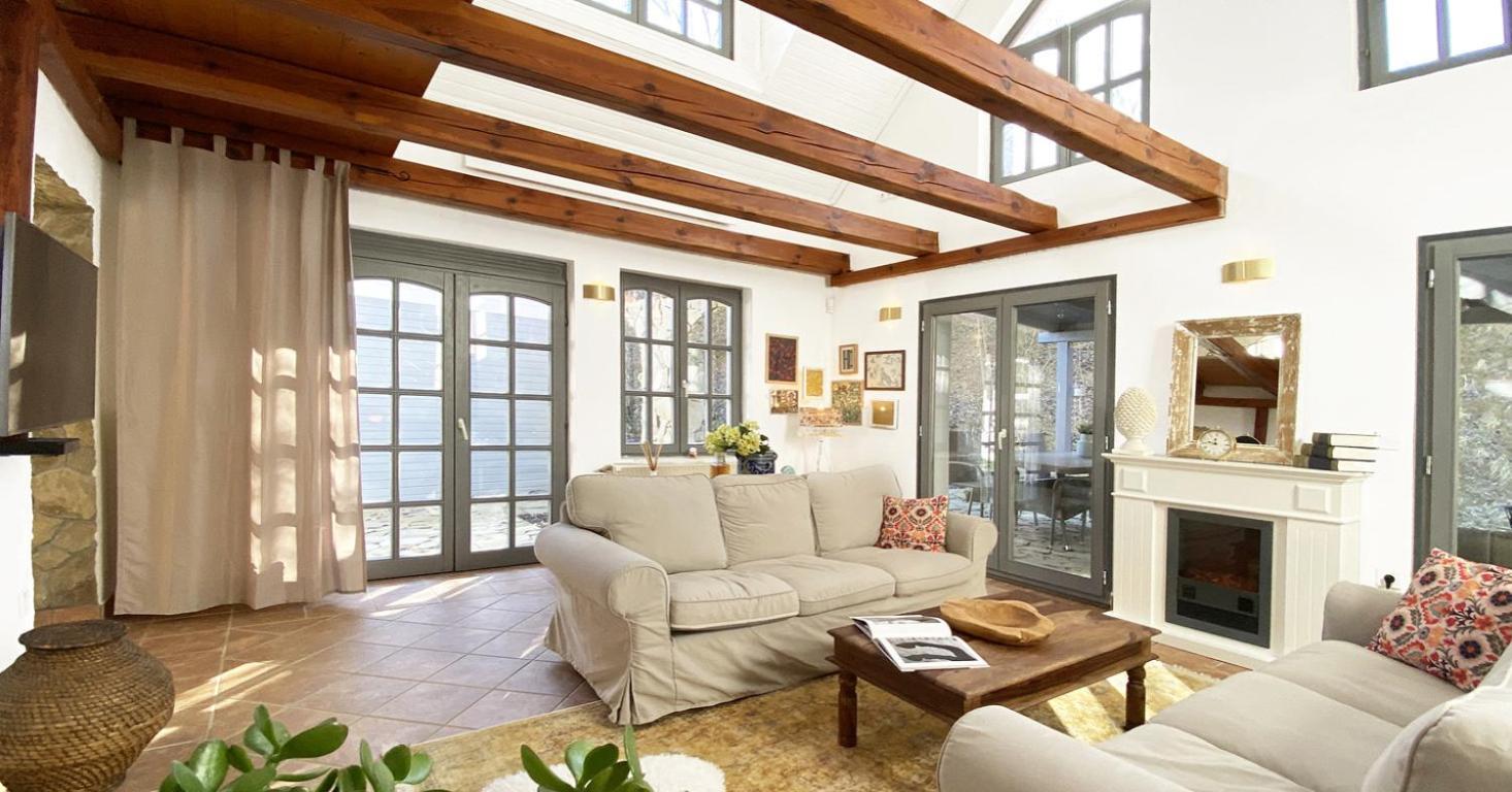 Seven-Bedroom House photo 1