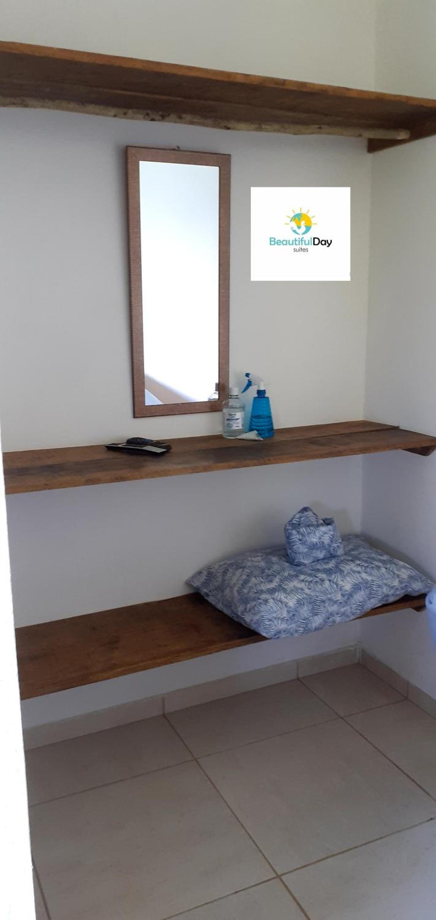 Deluxe Suite with Sea View - Photo 10