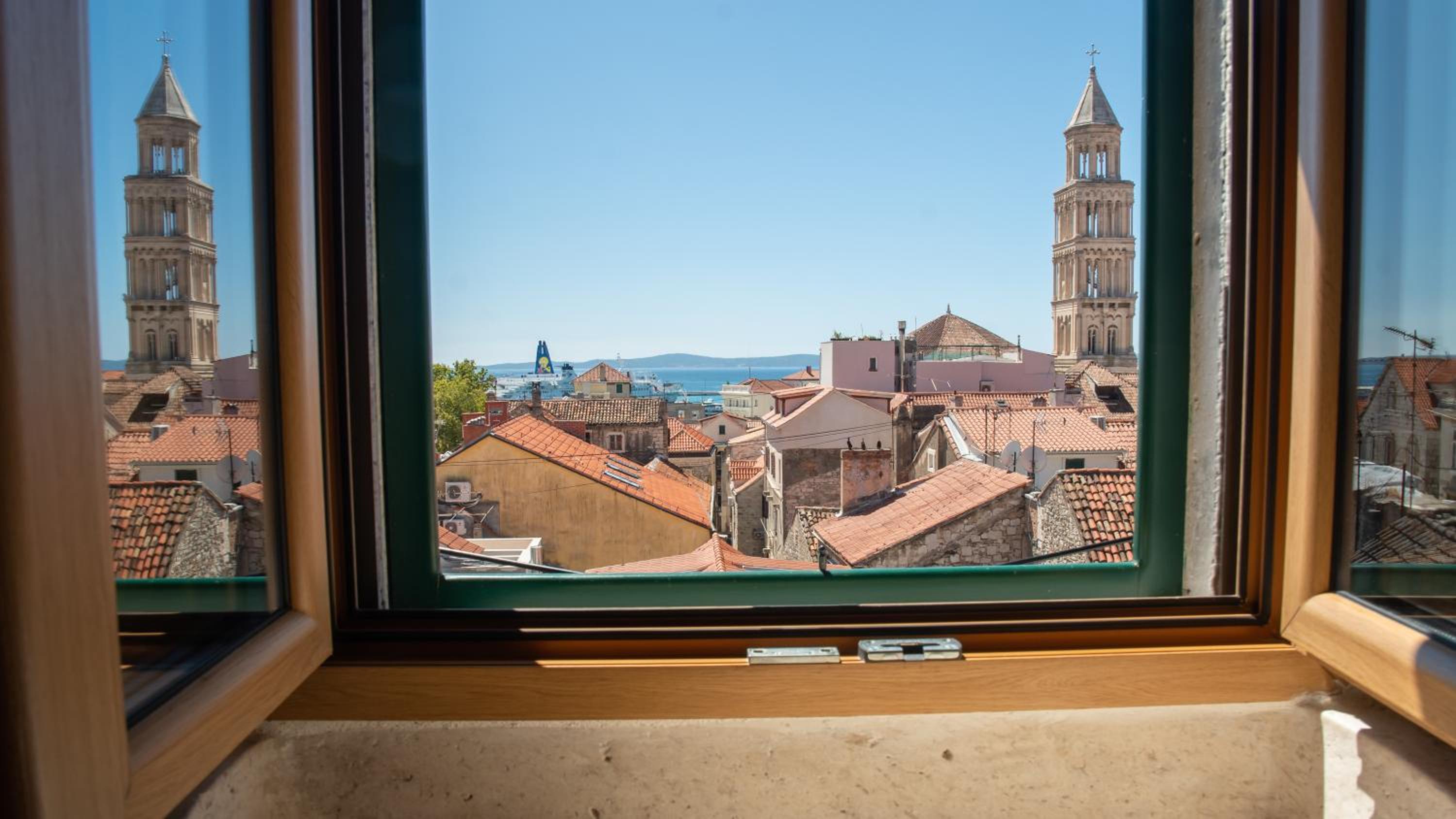 Deluxe Double Room with Sea View - Photo 8