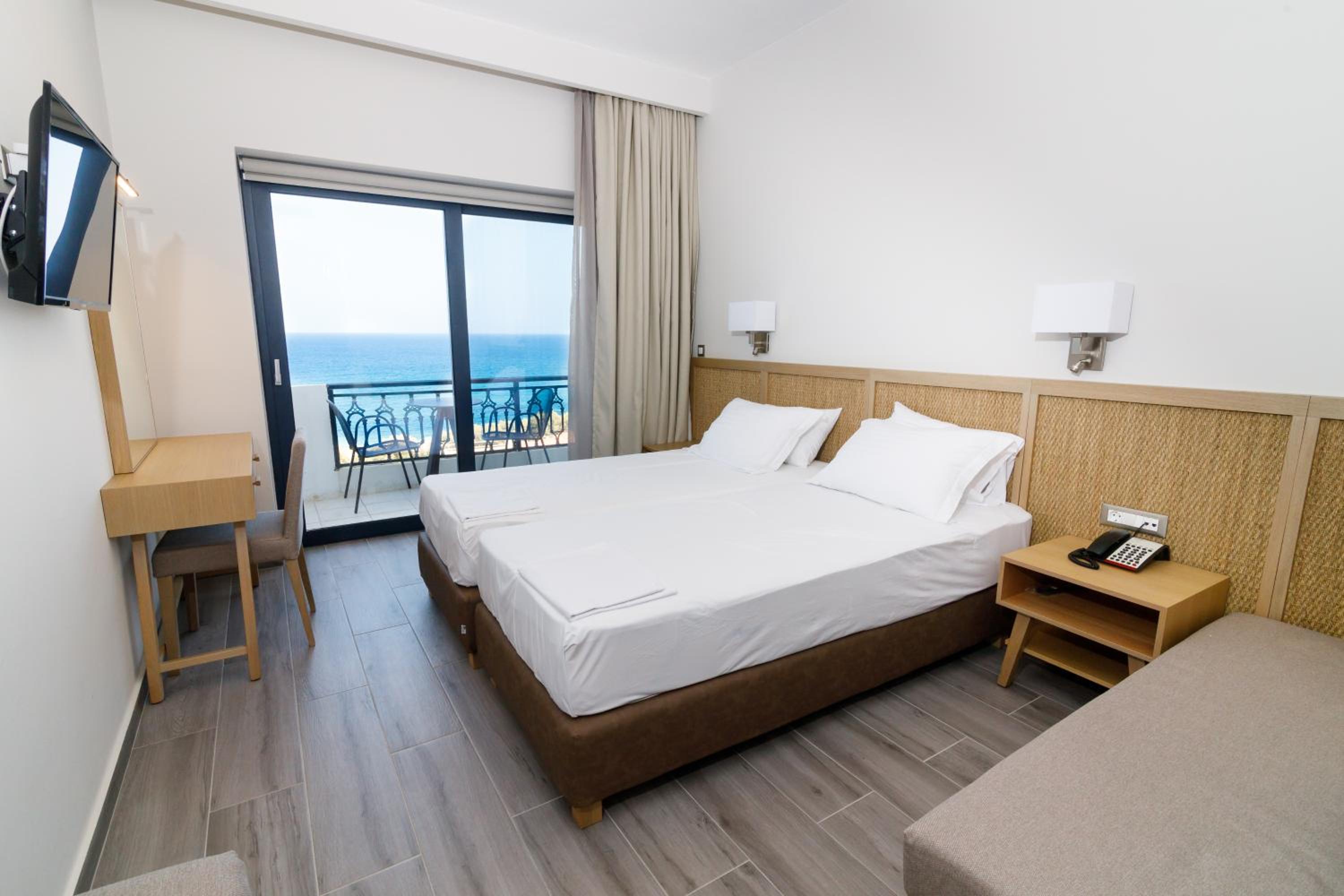 Double or Twin Room with Sea View
