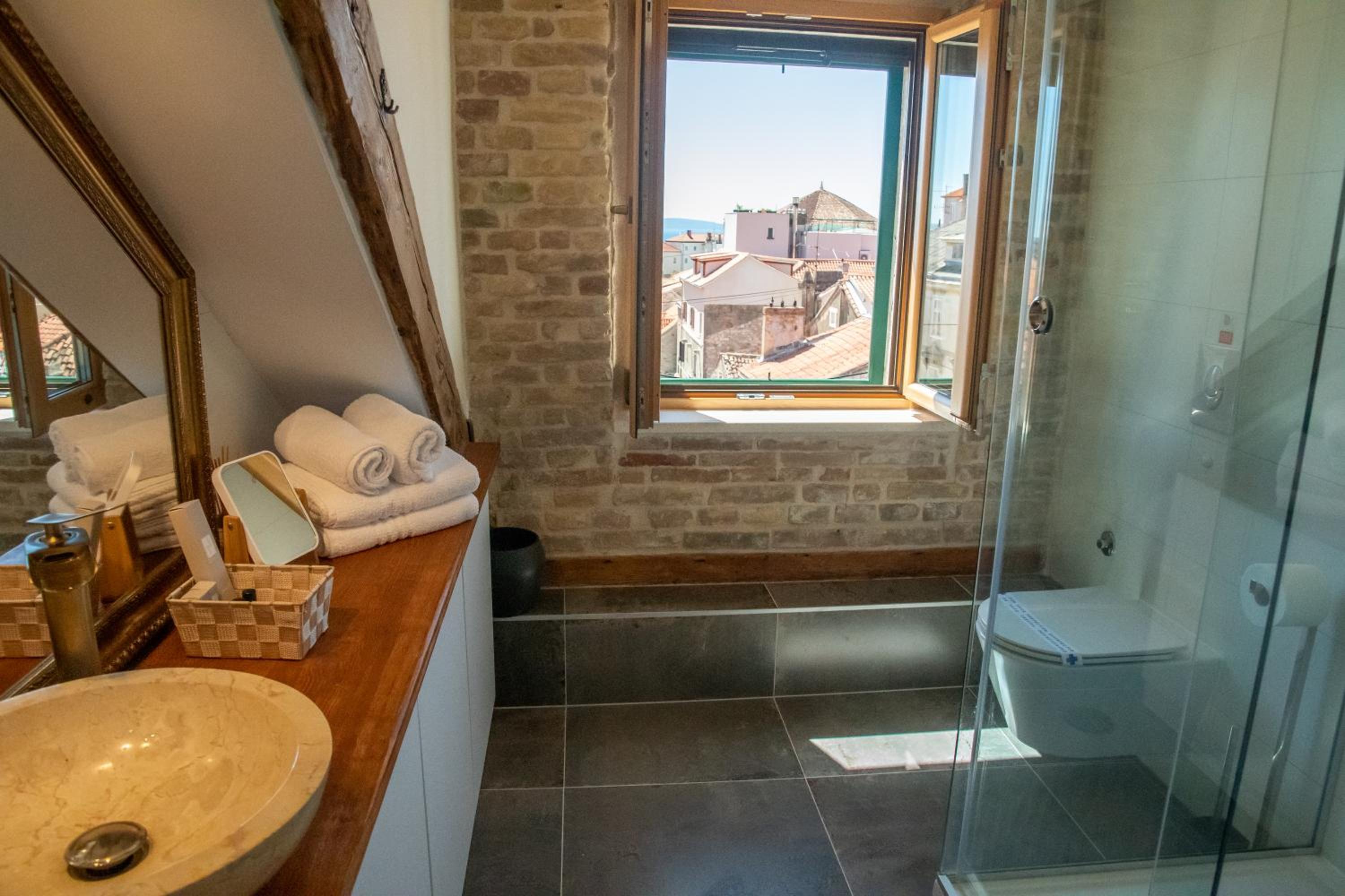 Deluxe Double Room with Sea View - Photo 5