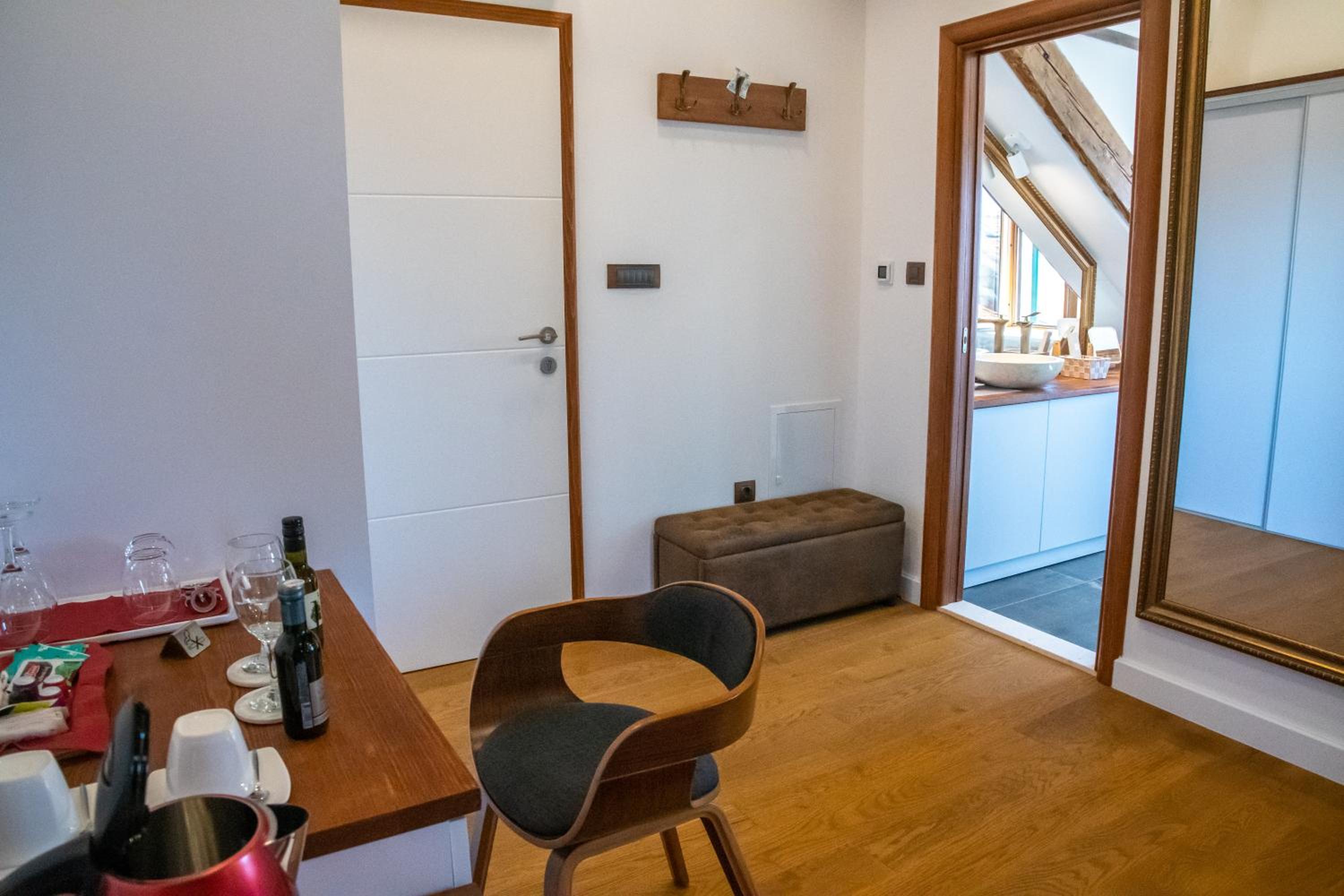 Deluxe Double Room with Sea View - Photo 2