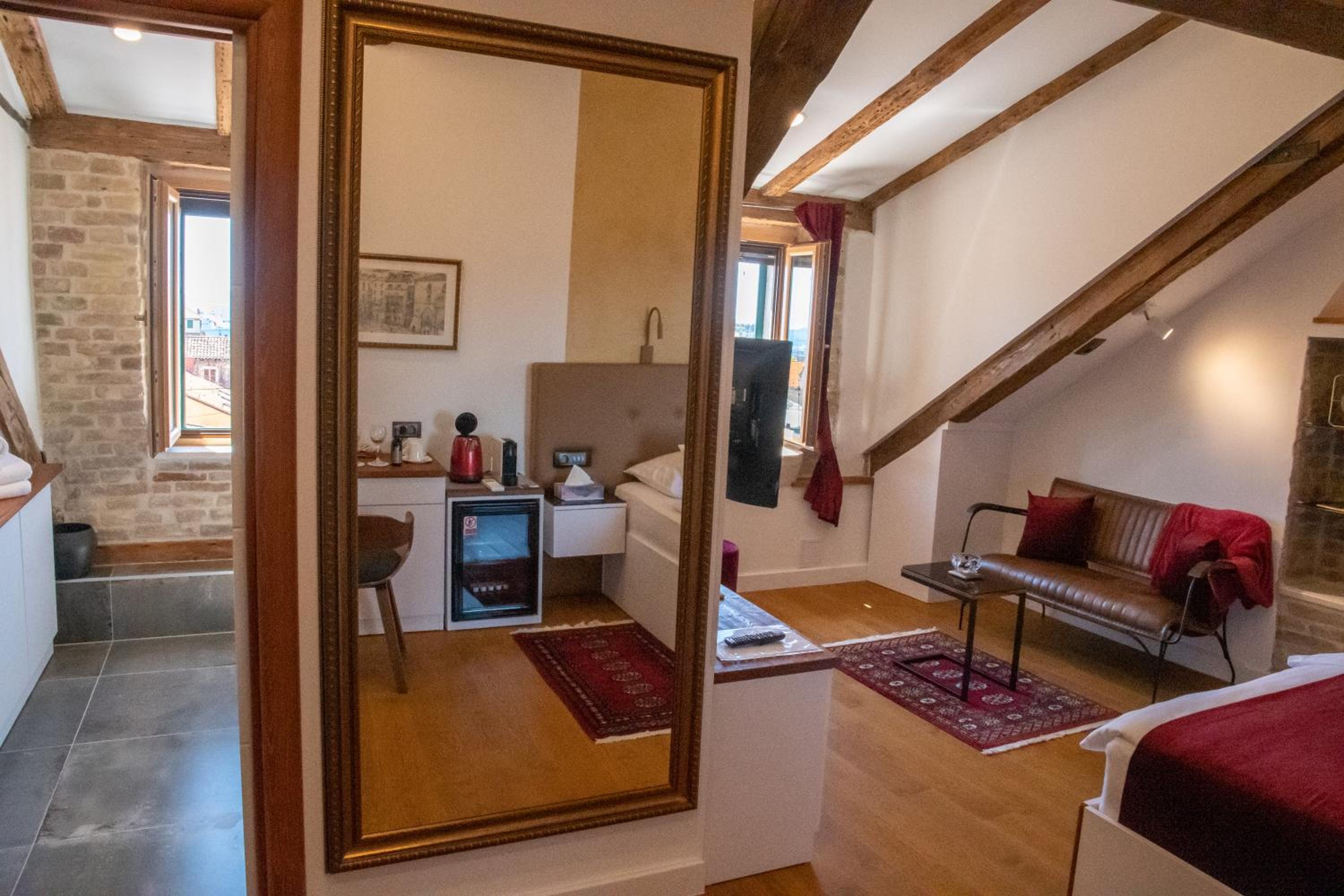 Deluxe Double Room with Sea View - Photo 4