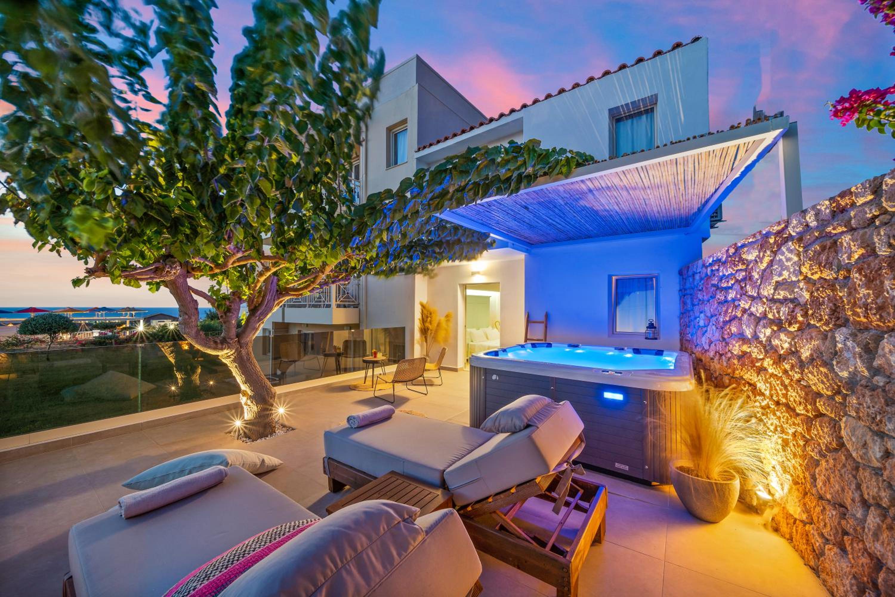 Superior Suite with Outdoor Hydrojet and Sea View - Photo 7