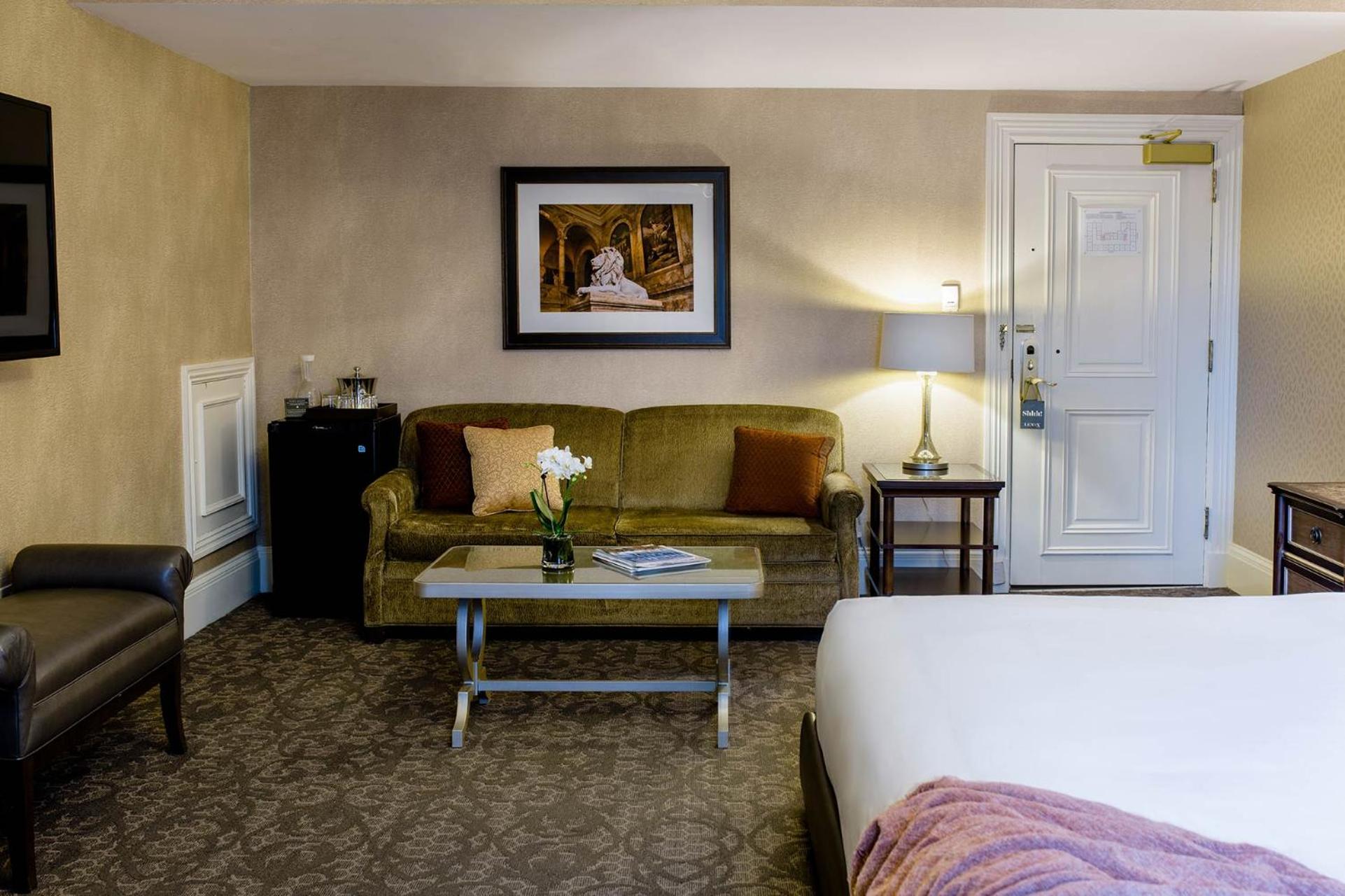Deluxe Room One King - Photo 2
