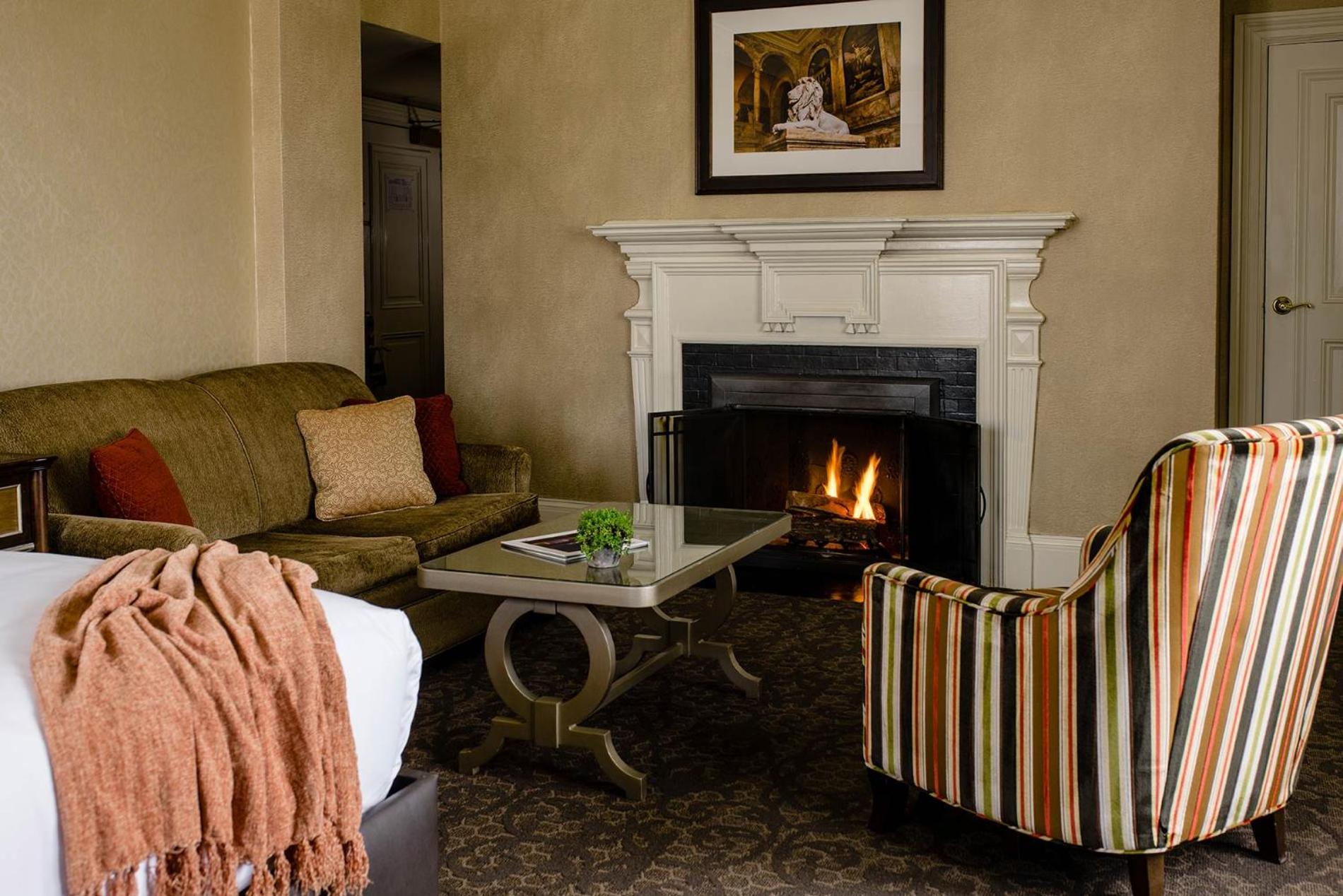 Executive Room with One King - Photo 1