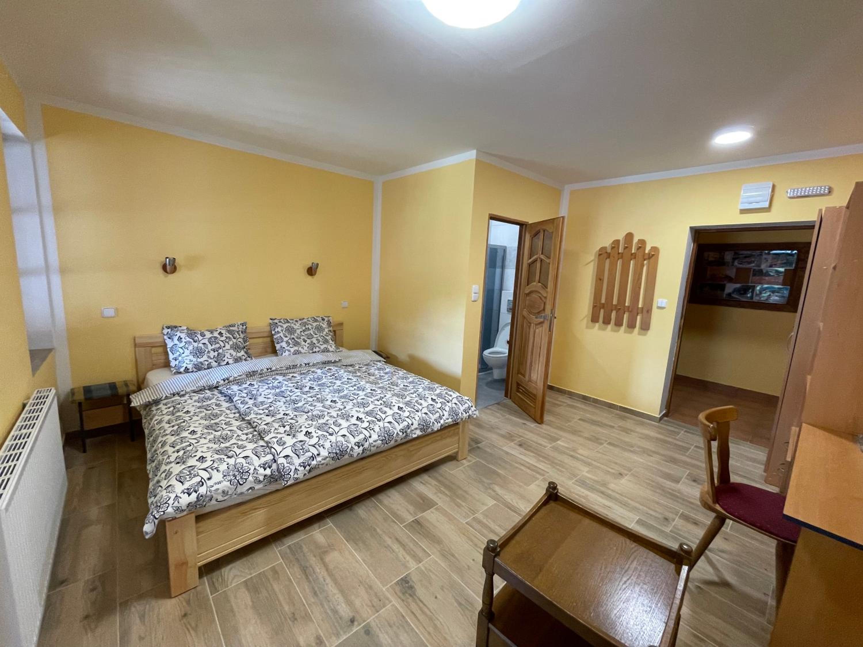 Quadruple Room - Photo 12