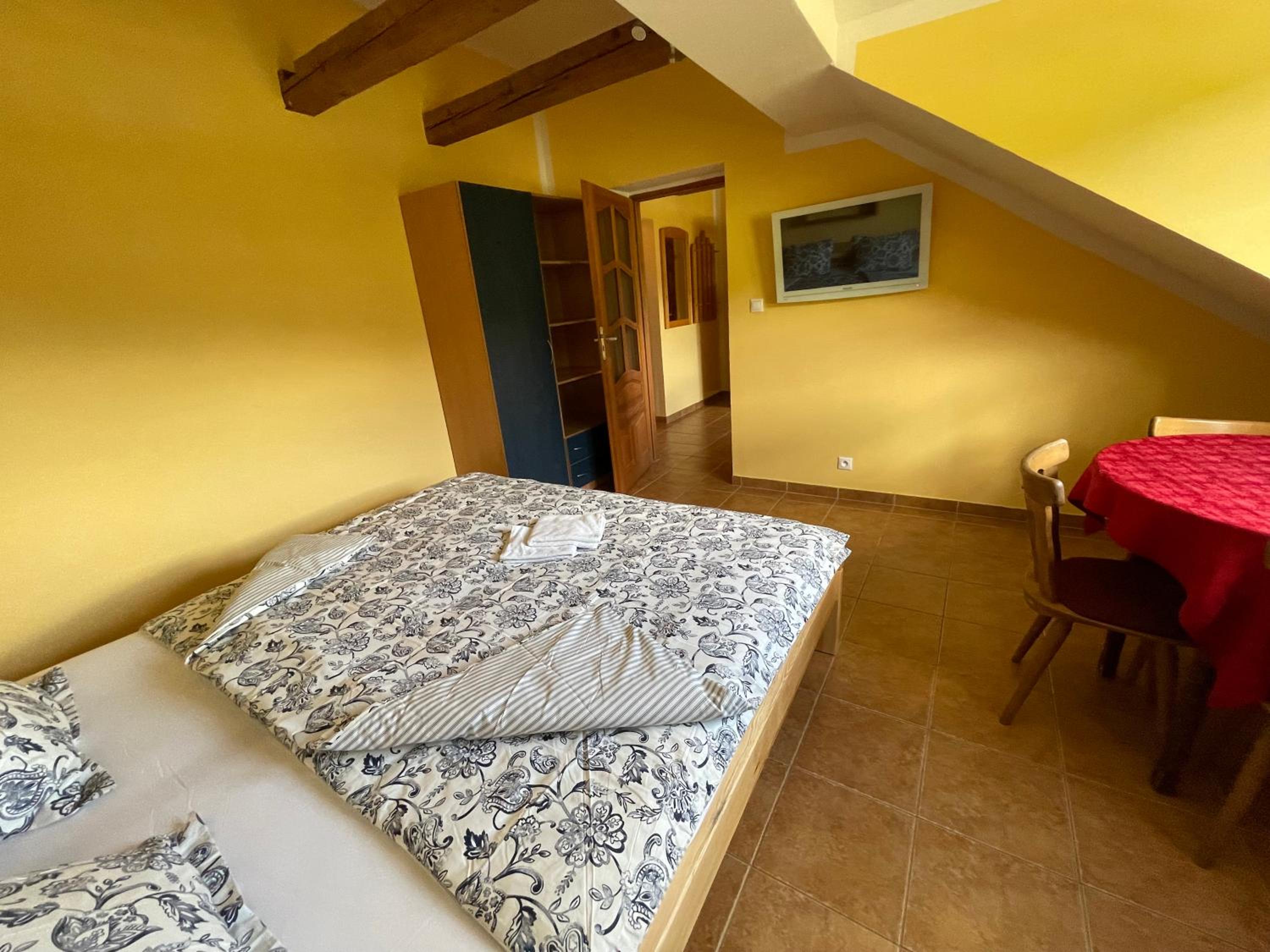 Quadruple Room - Photo 9