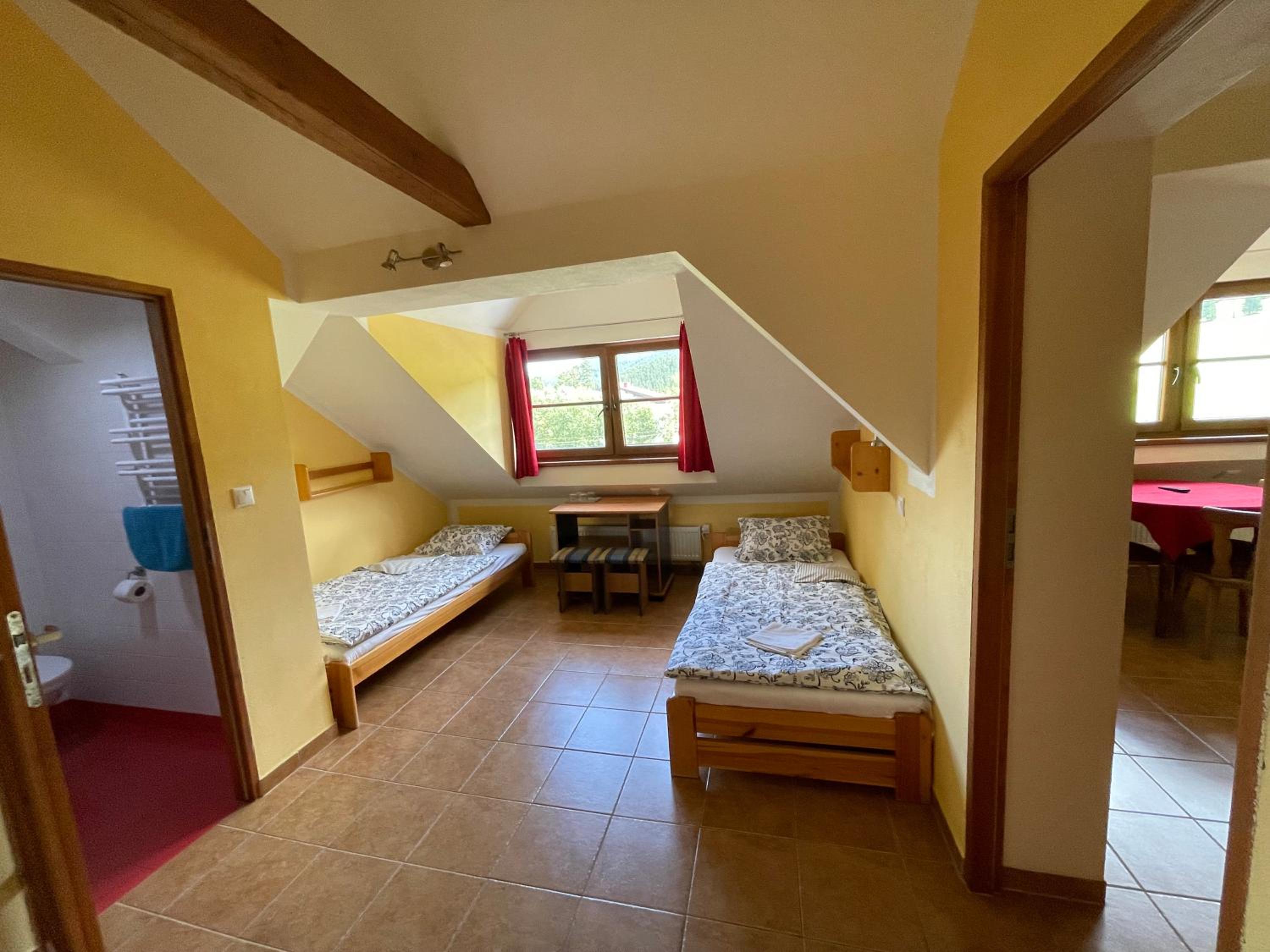 Quadruple Room - Photo 11
