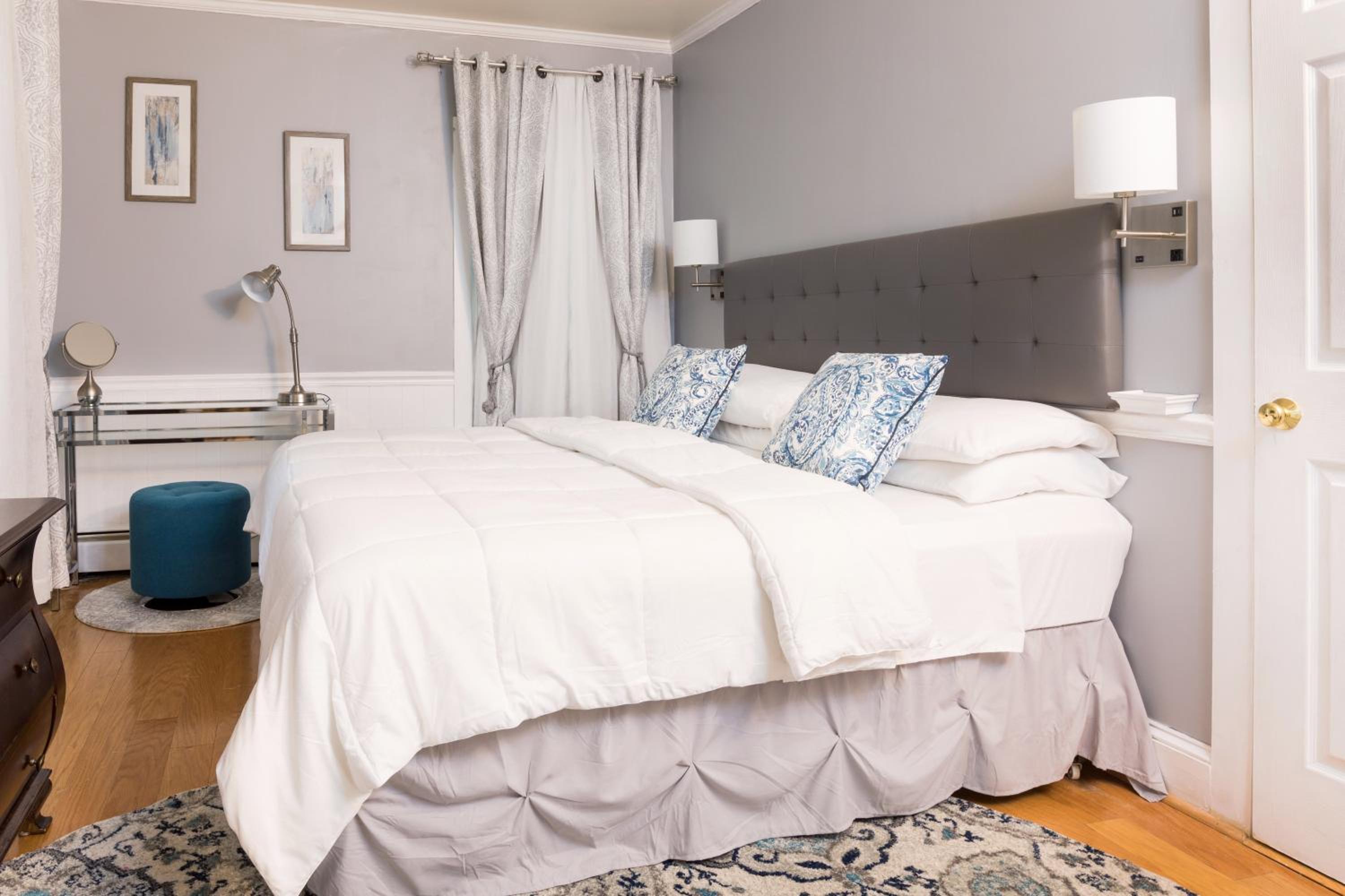Standard King Room photo 1