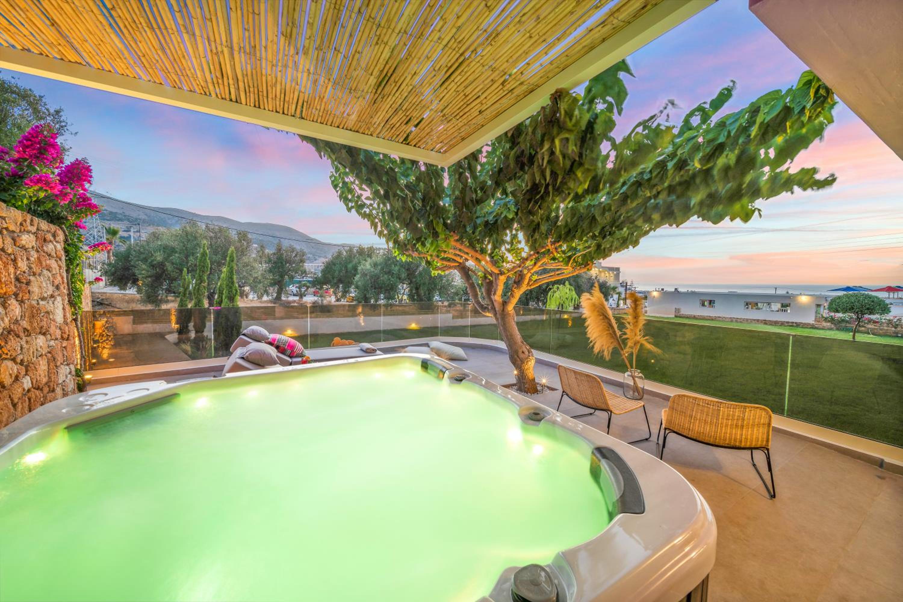 Superior Suite with Outdoor Hydrojet and Sea View - Photo 6