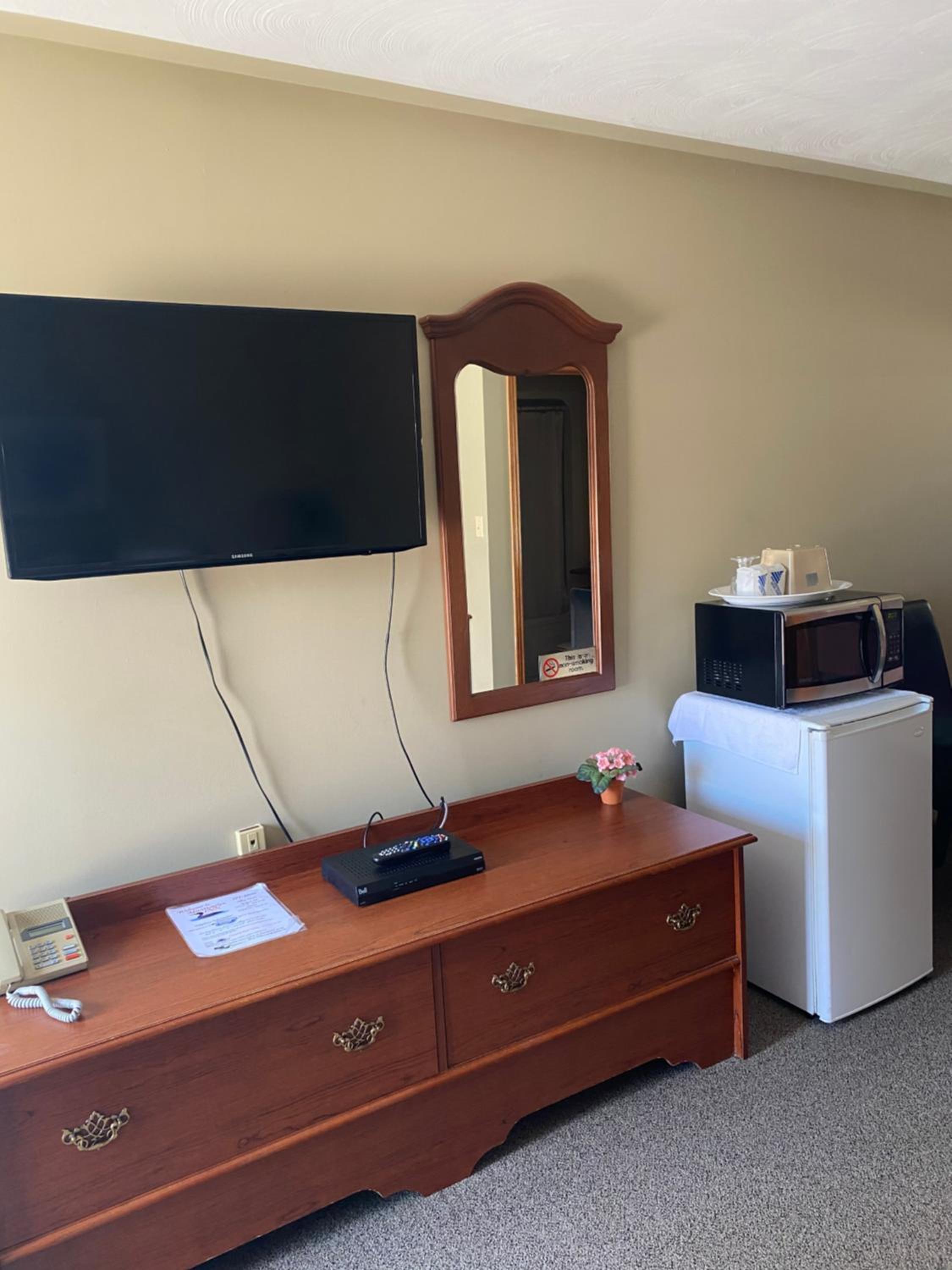 Queen Room photo 2