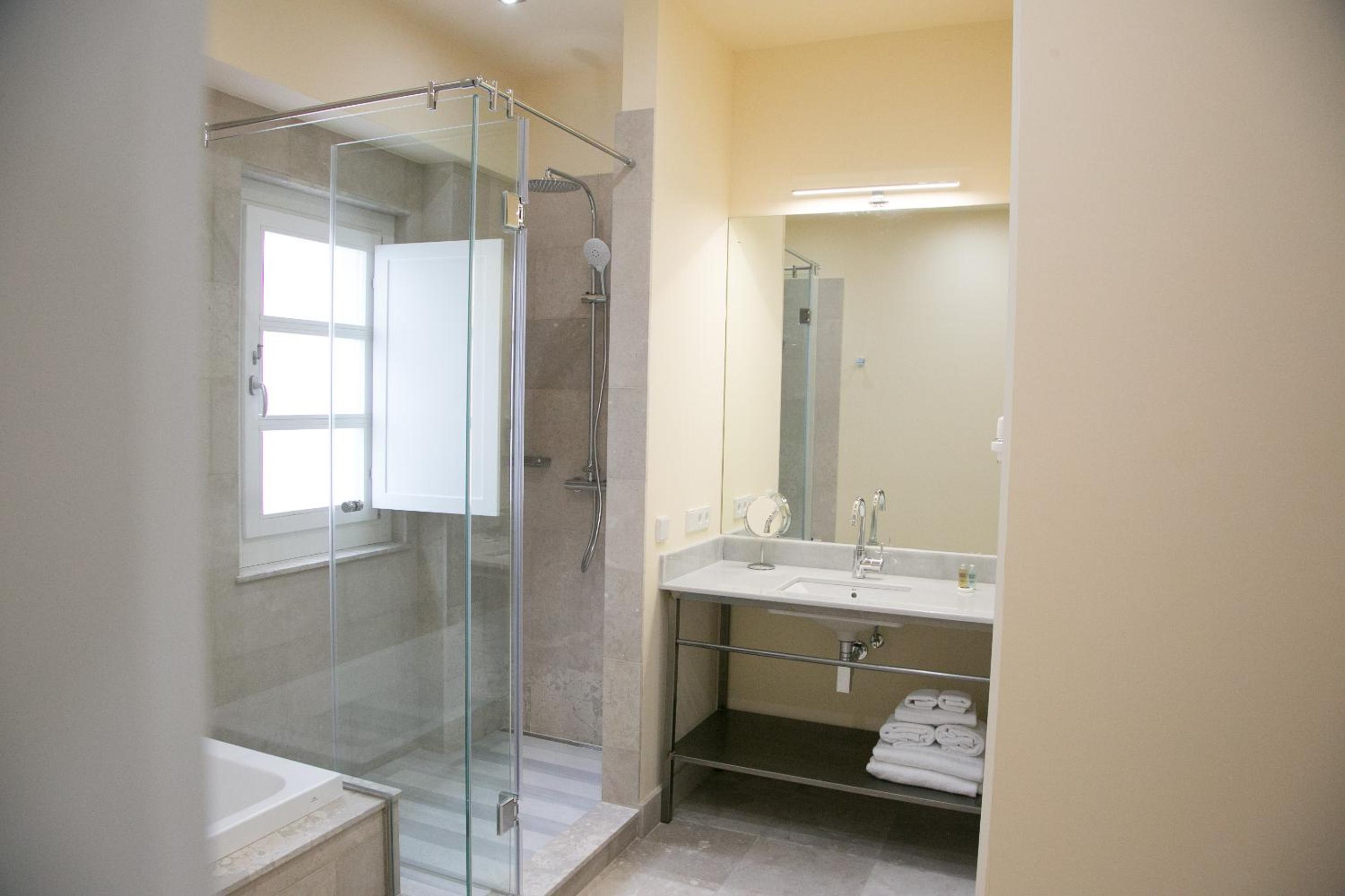Deluxe Suite - Photo 68