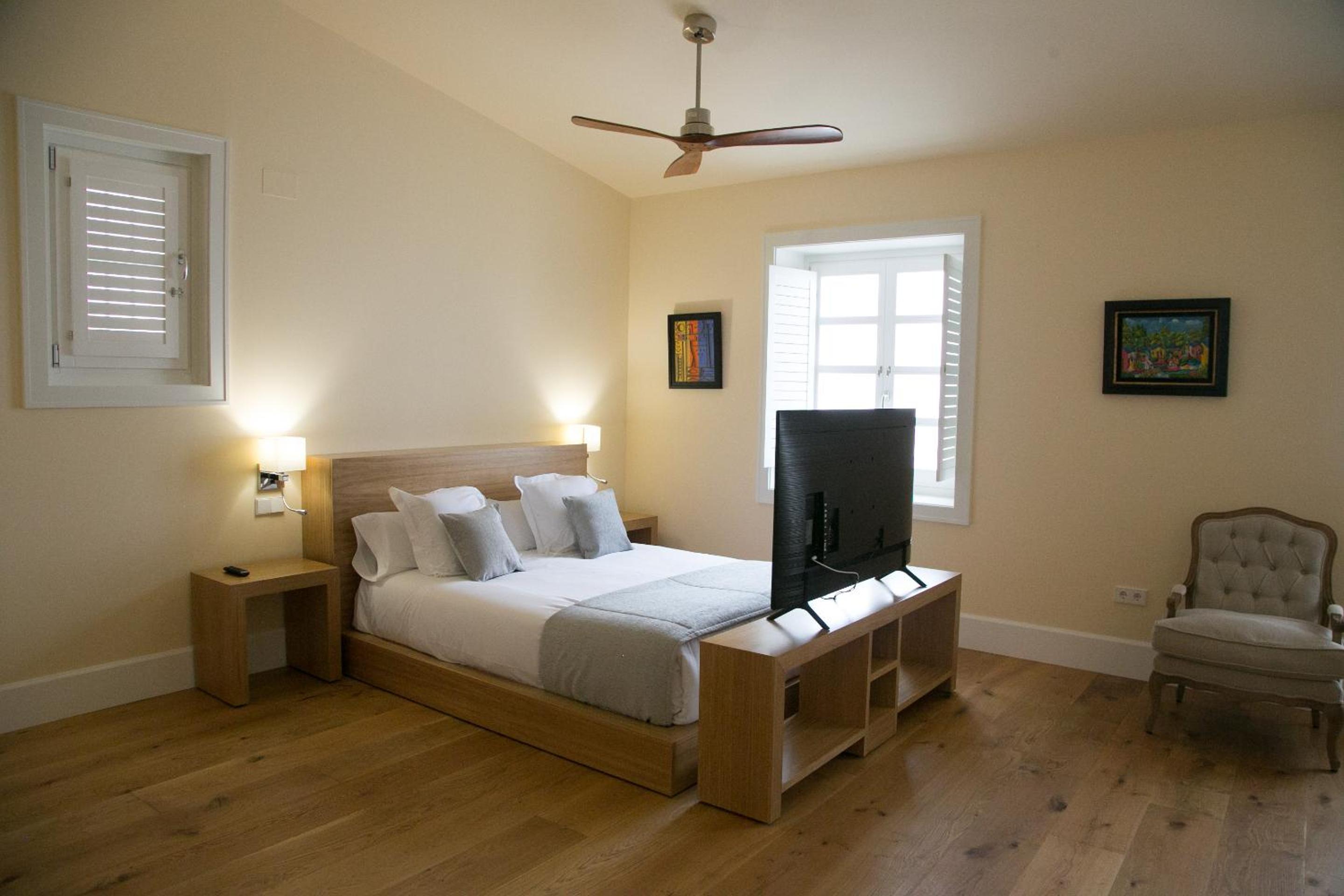 Deluxe Suite - Photo 5