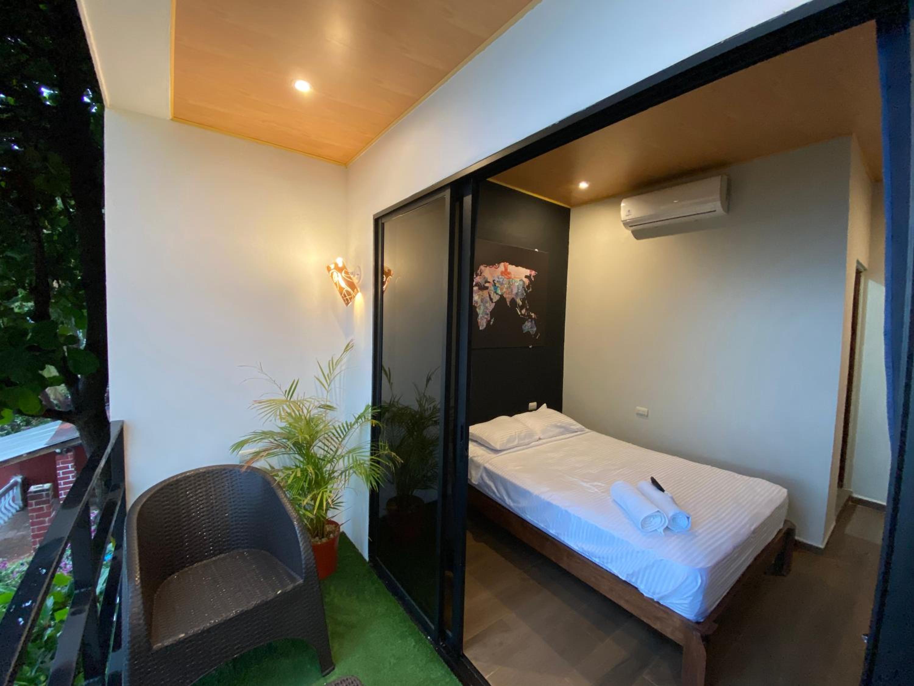 Deluxe Double Room with Balcony photo 3