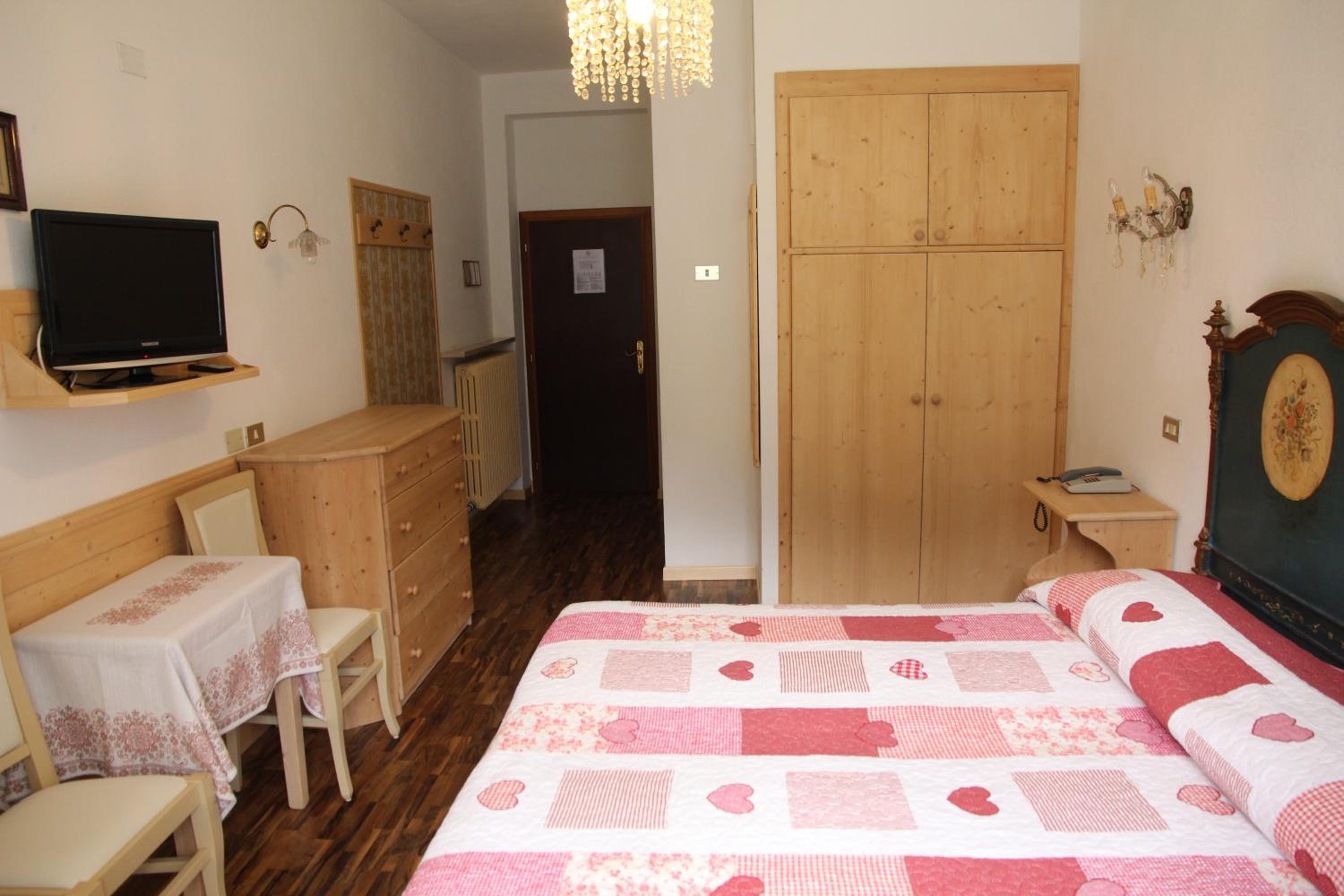 Triple Room with Balcony and Lake View photo 3