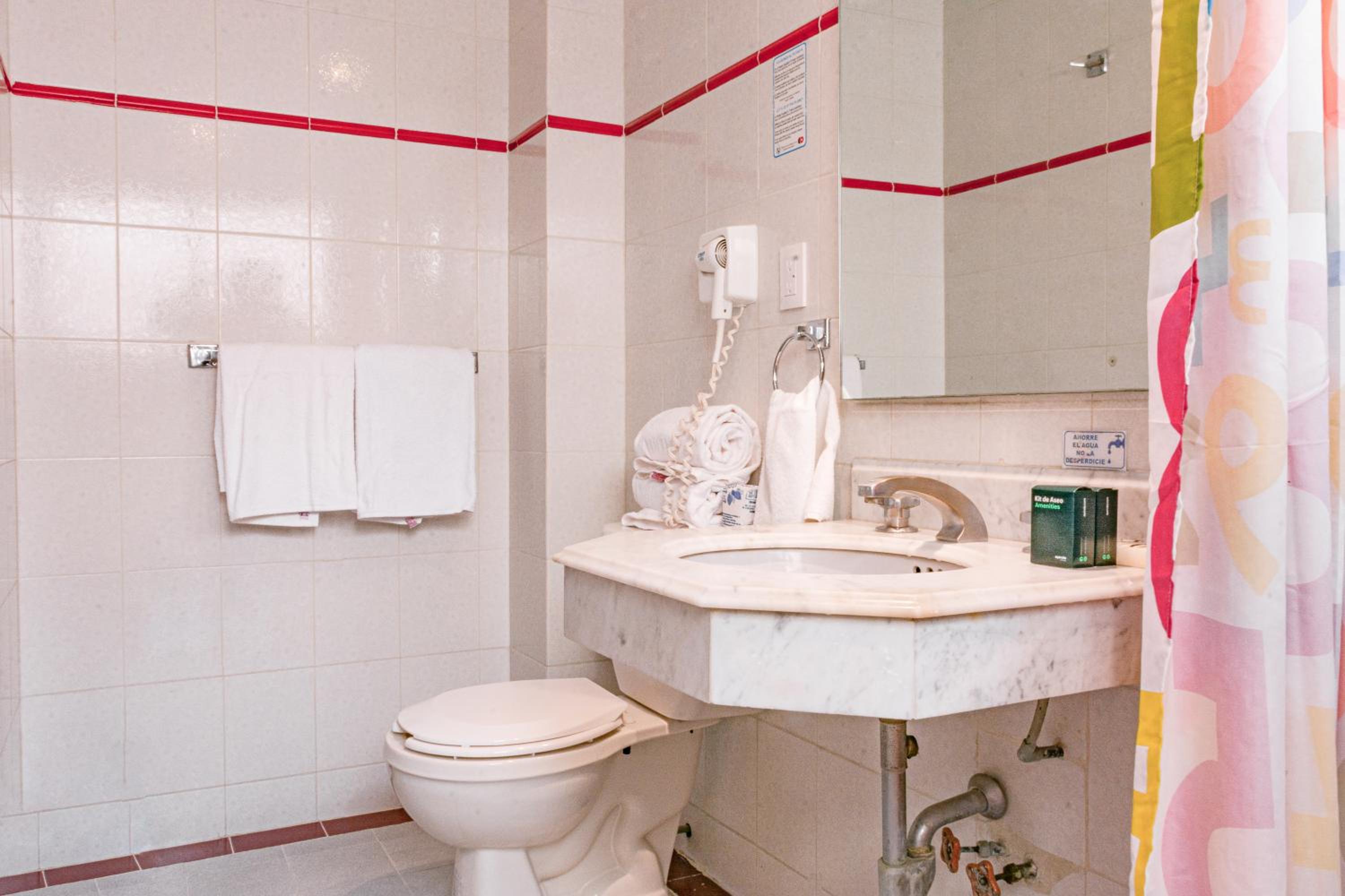 Standard Queen Room photo 2
