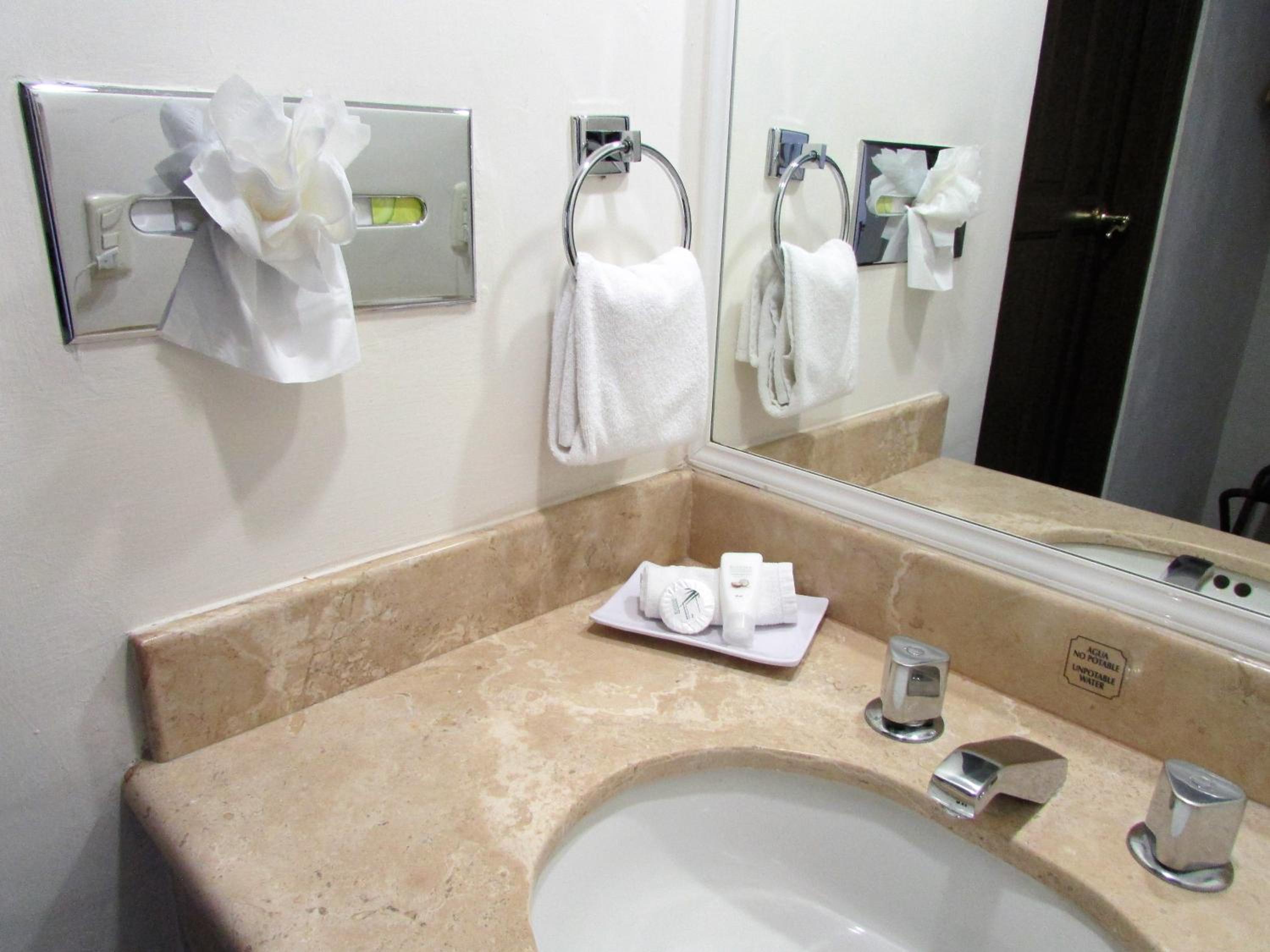 Double Room with Two Double Beds - Non-Smoking - Photo 10