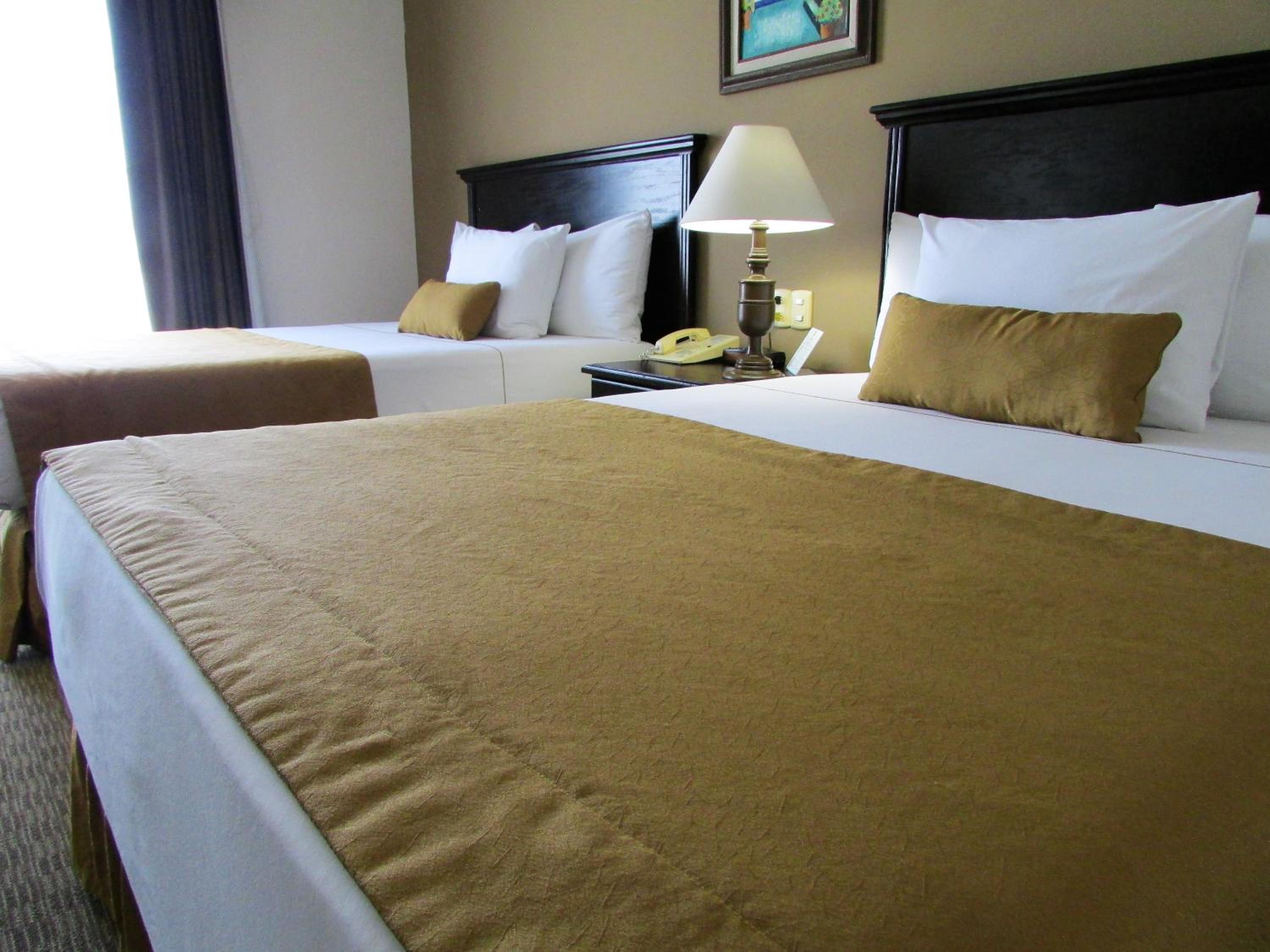 Double Room with Two Double Beds - Non-Smoking - Photo 4