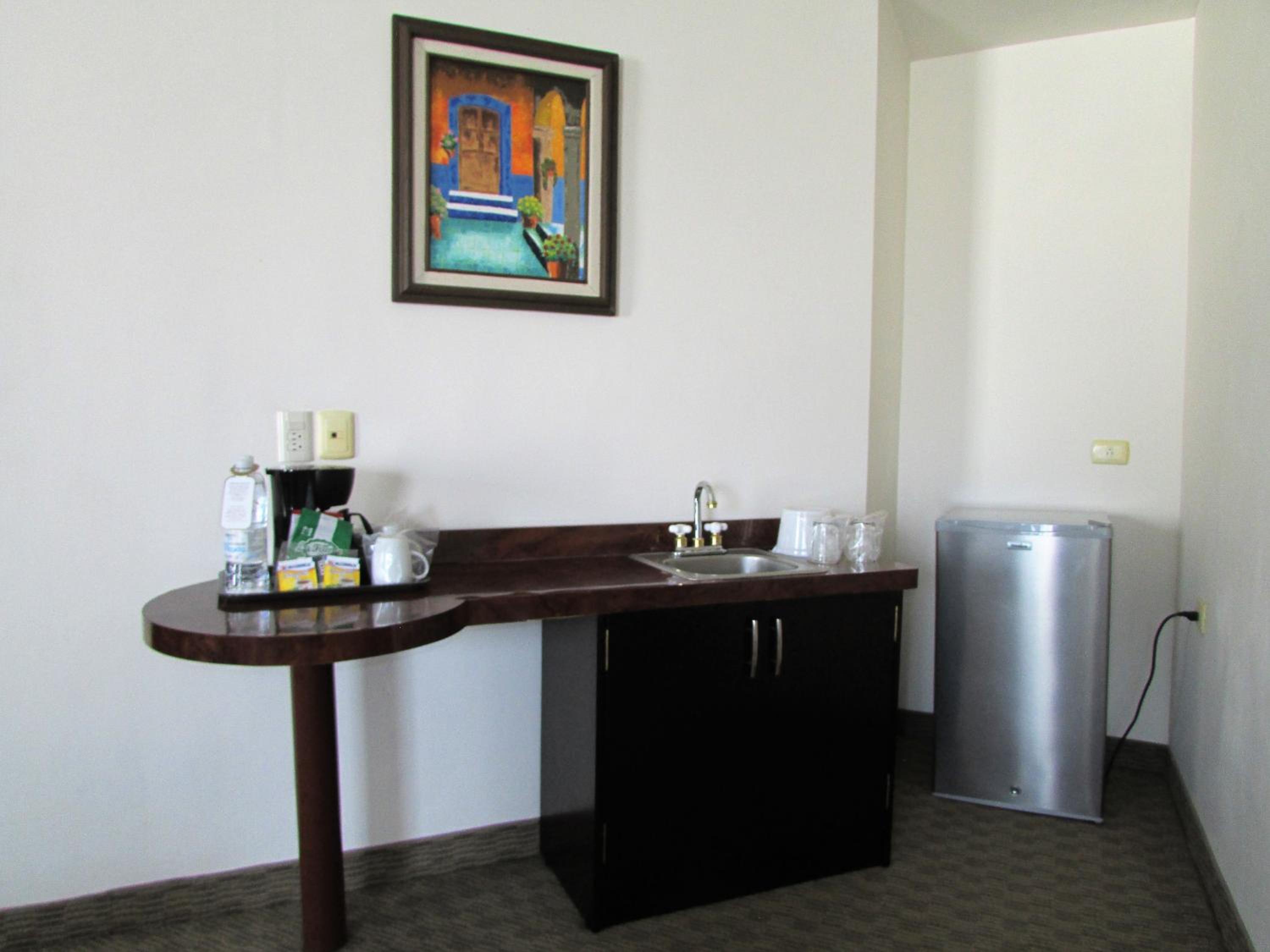 Suite with Two Double Beds - Non-Smoking - Photo 3
