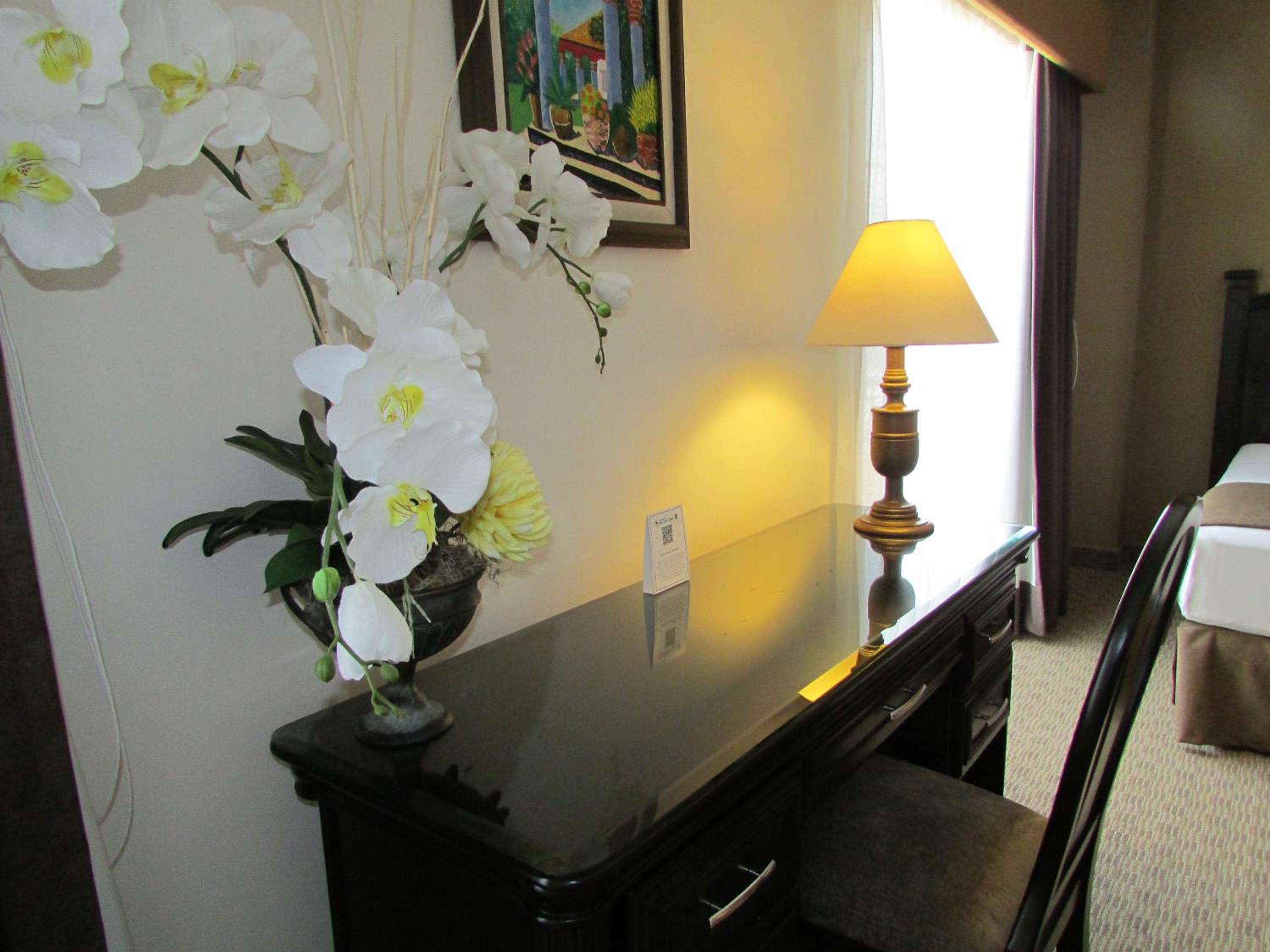 Suite with Two Double Beds - Non-Smoking - Photo 5