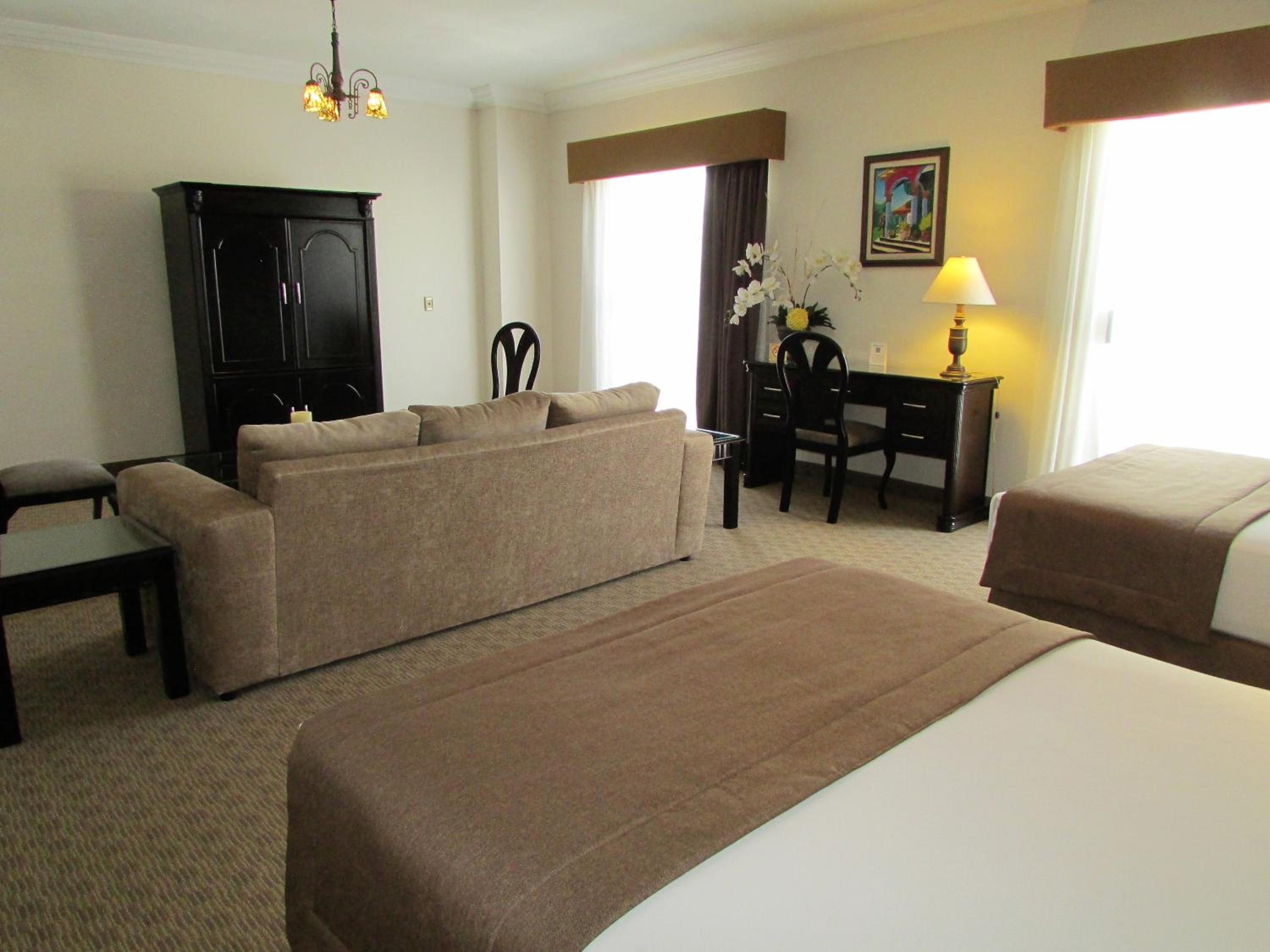 Suite with Two Double Beds - Non-Smoking - Photo 8