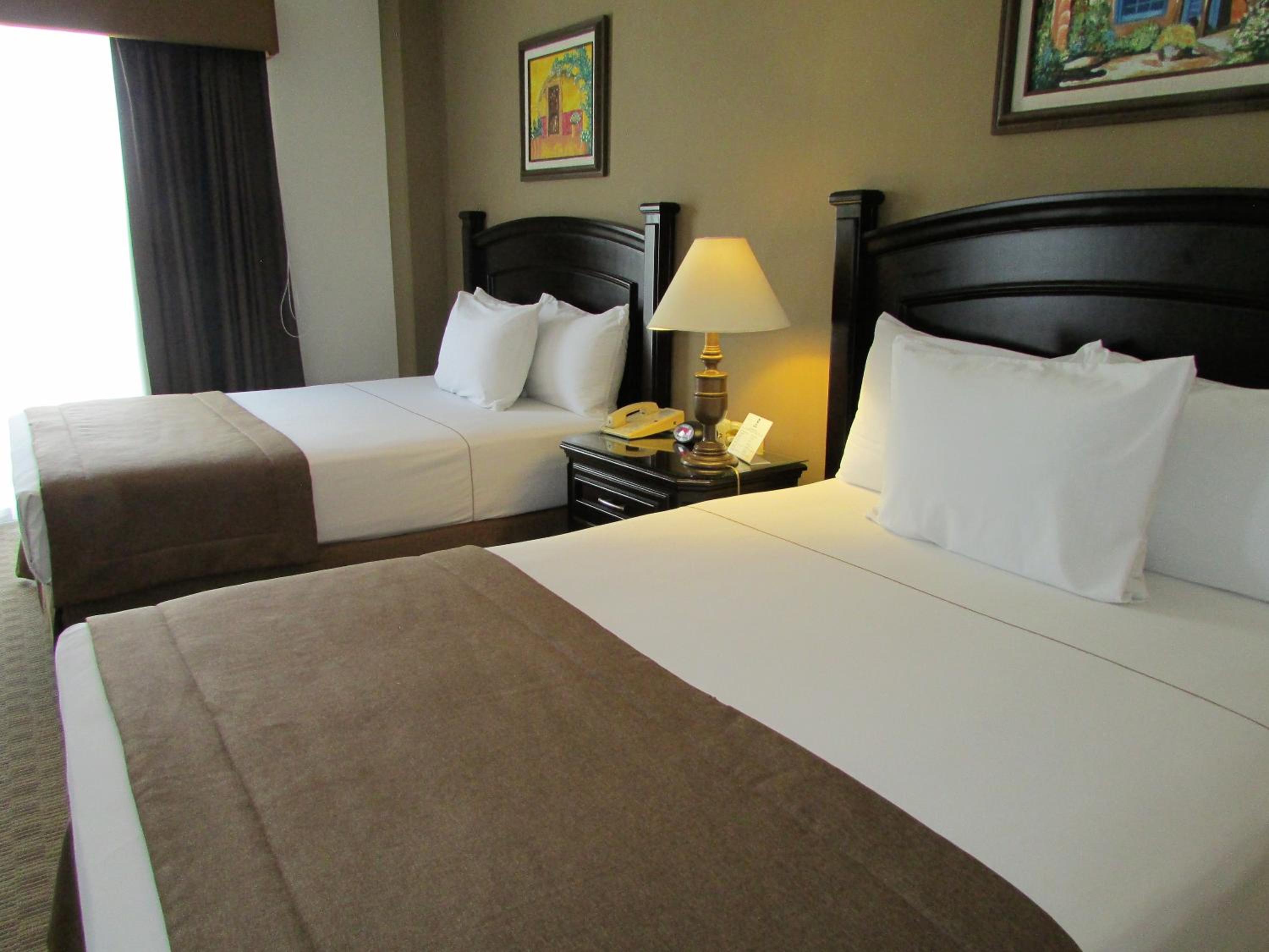 Suite with Two Double Beds - Non-Smoking - Photo 9
