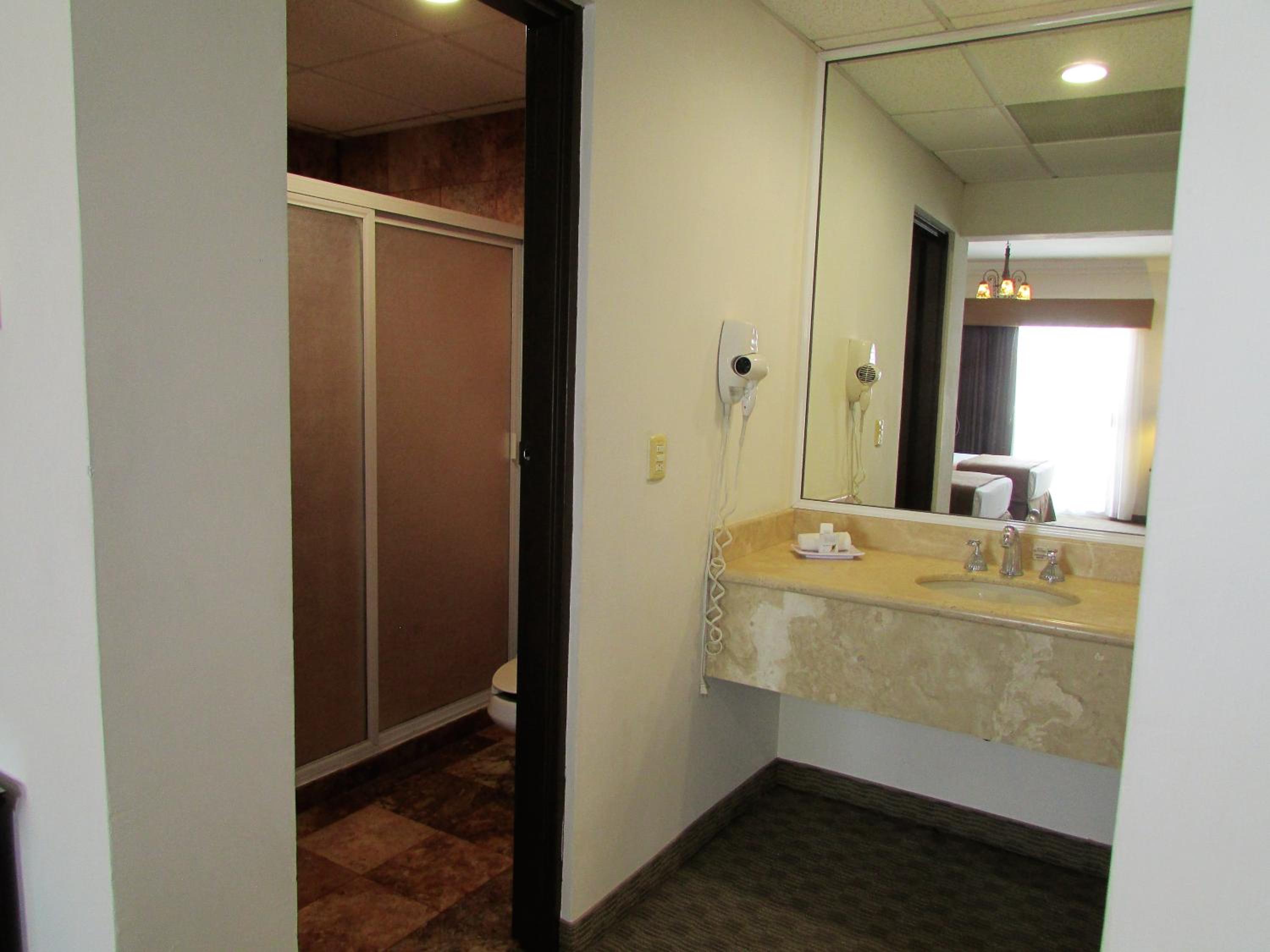 Suite with Two Double Beds - Non-Smoking - Photo 14