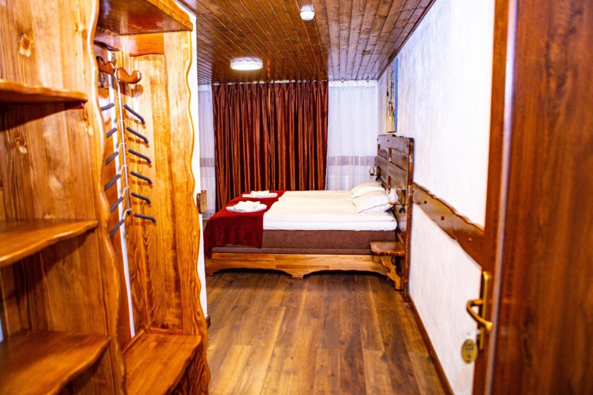 Deluxe Double Room (2 Adults + 1 Child) photo 2