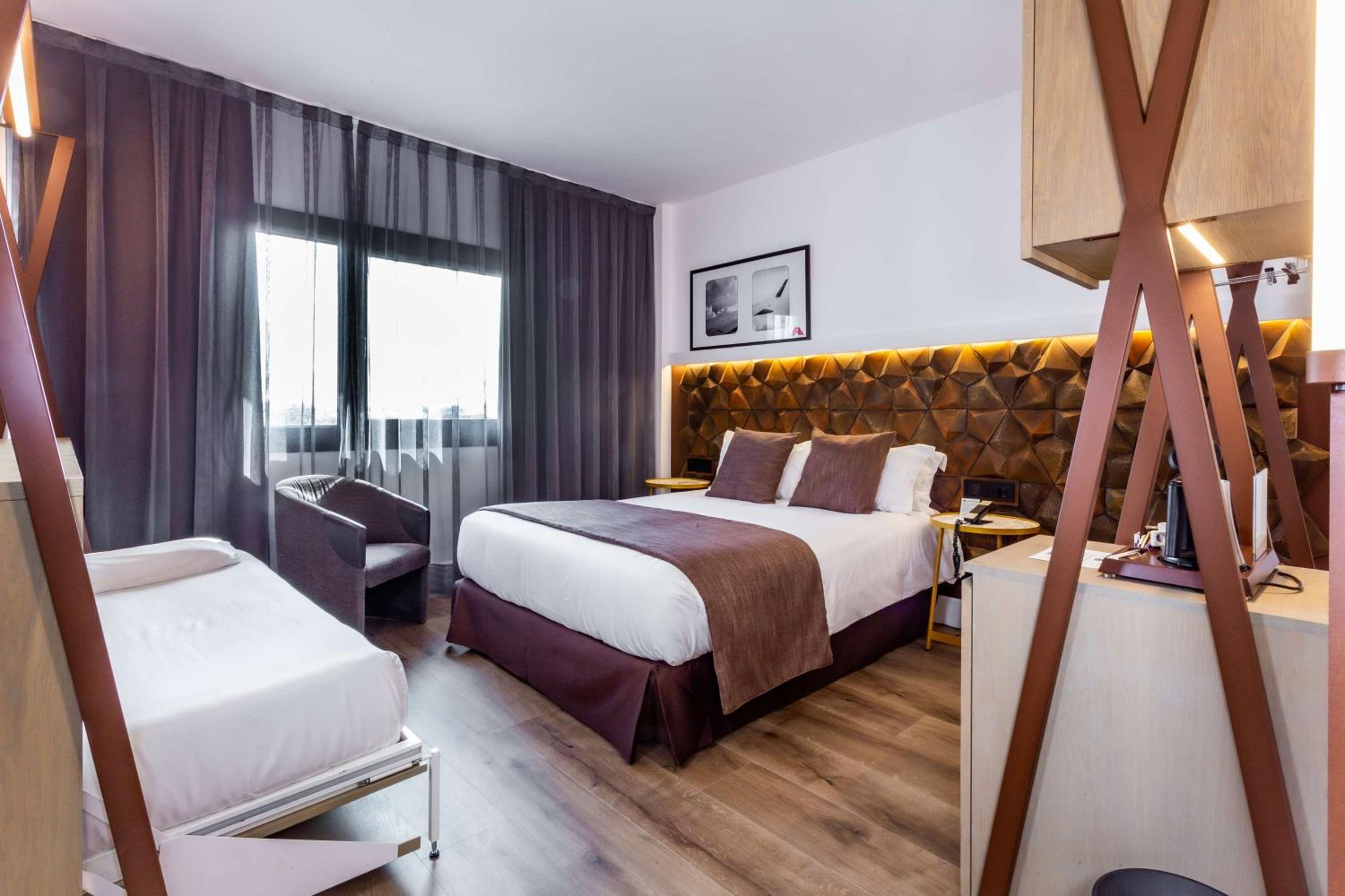 Standard Triple Room with One Double Bed and One Single Bed - Non-Smoking photo 1